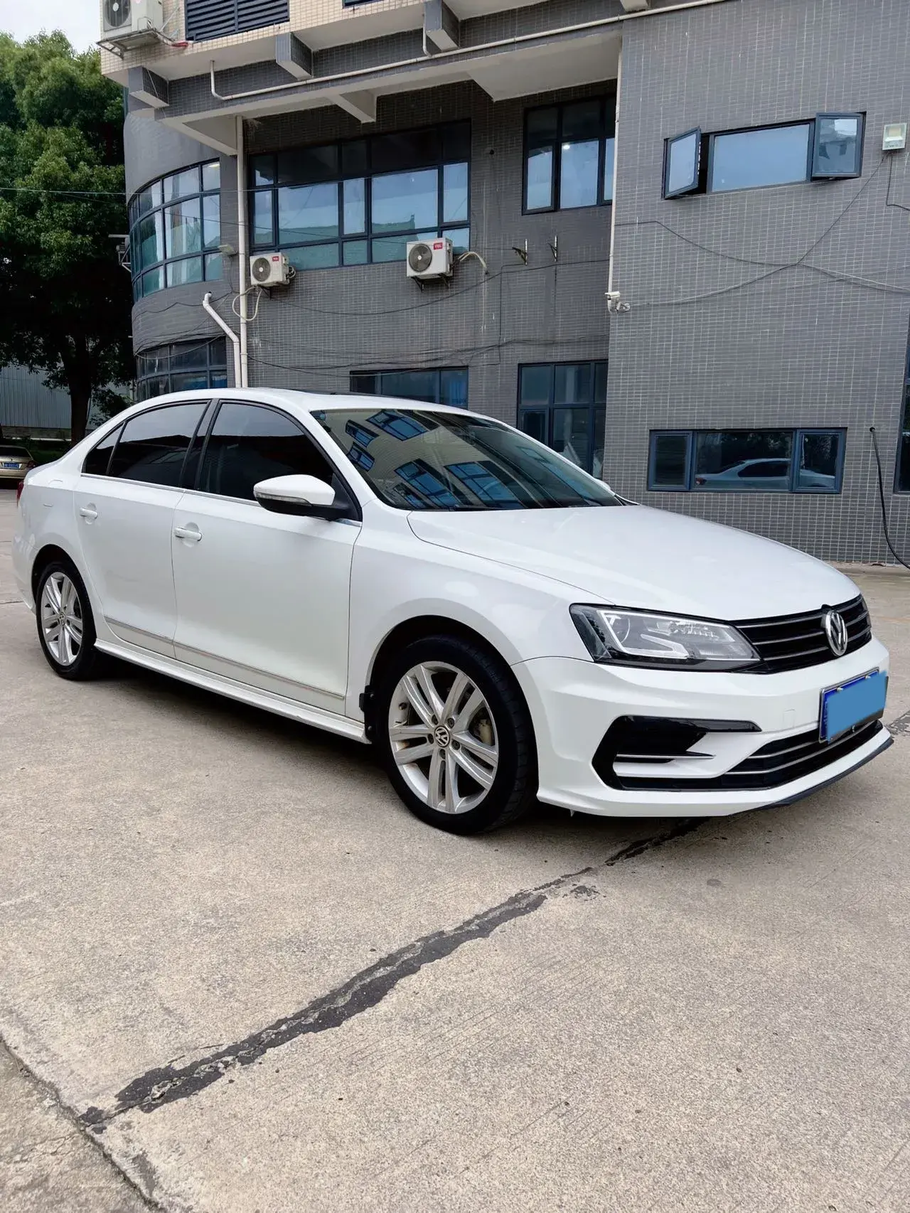 2018 VOLKSWAGEN SAGITAR thumbnail 3