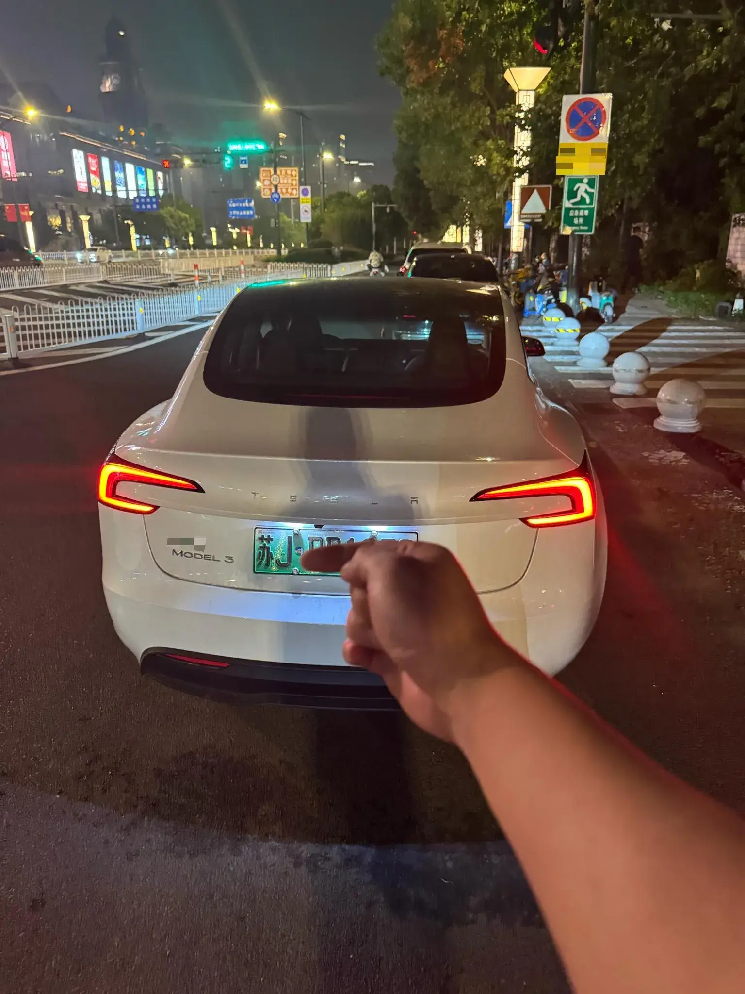 2025 TESLA MODEL thumbnail 4