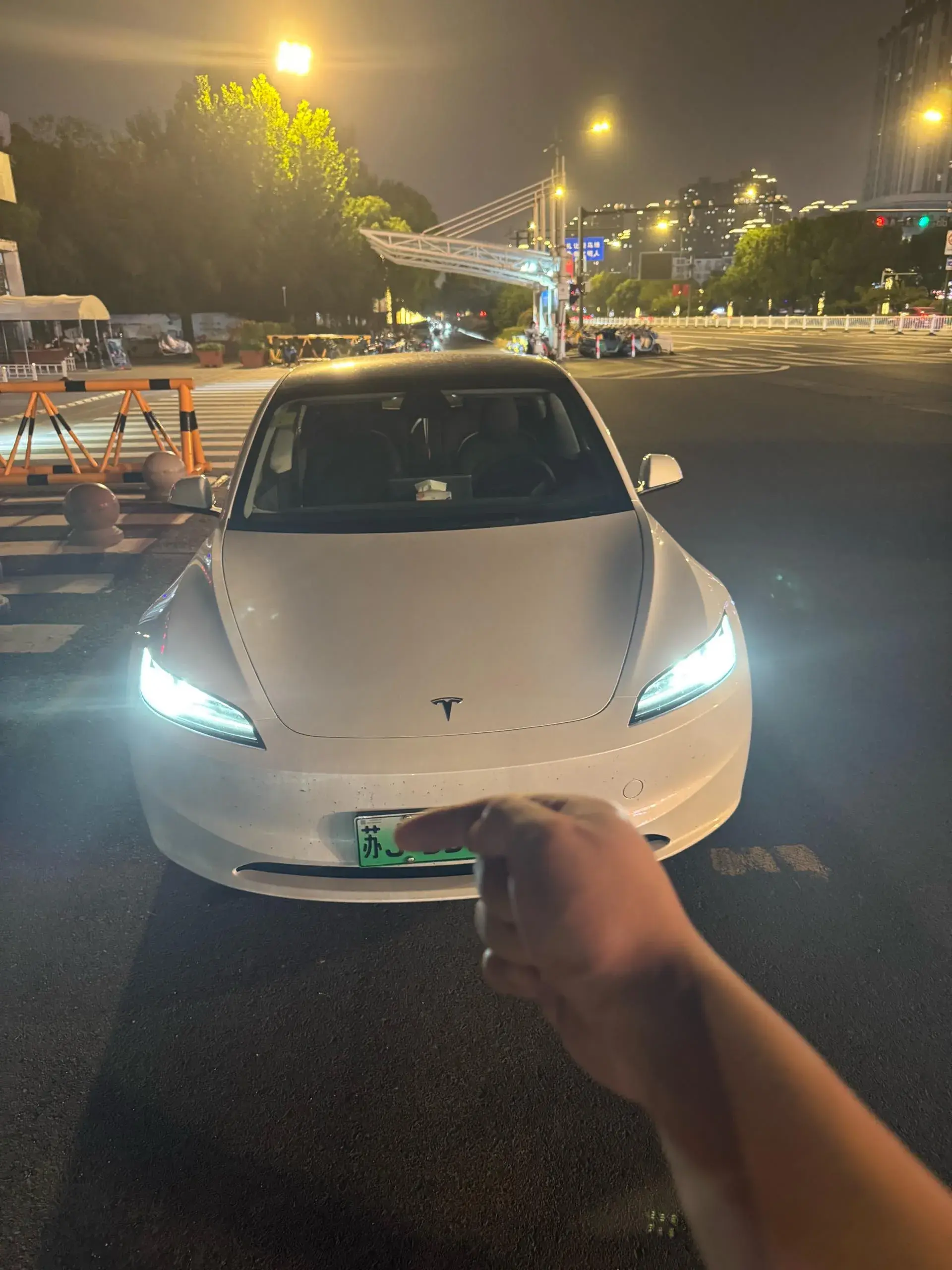 2025 TESLA MODEL thumbnail 2