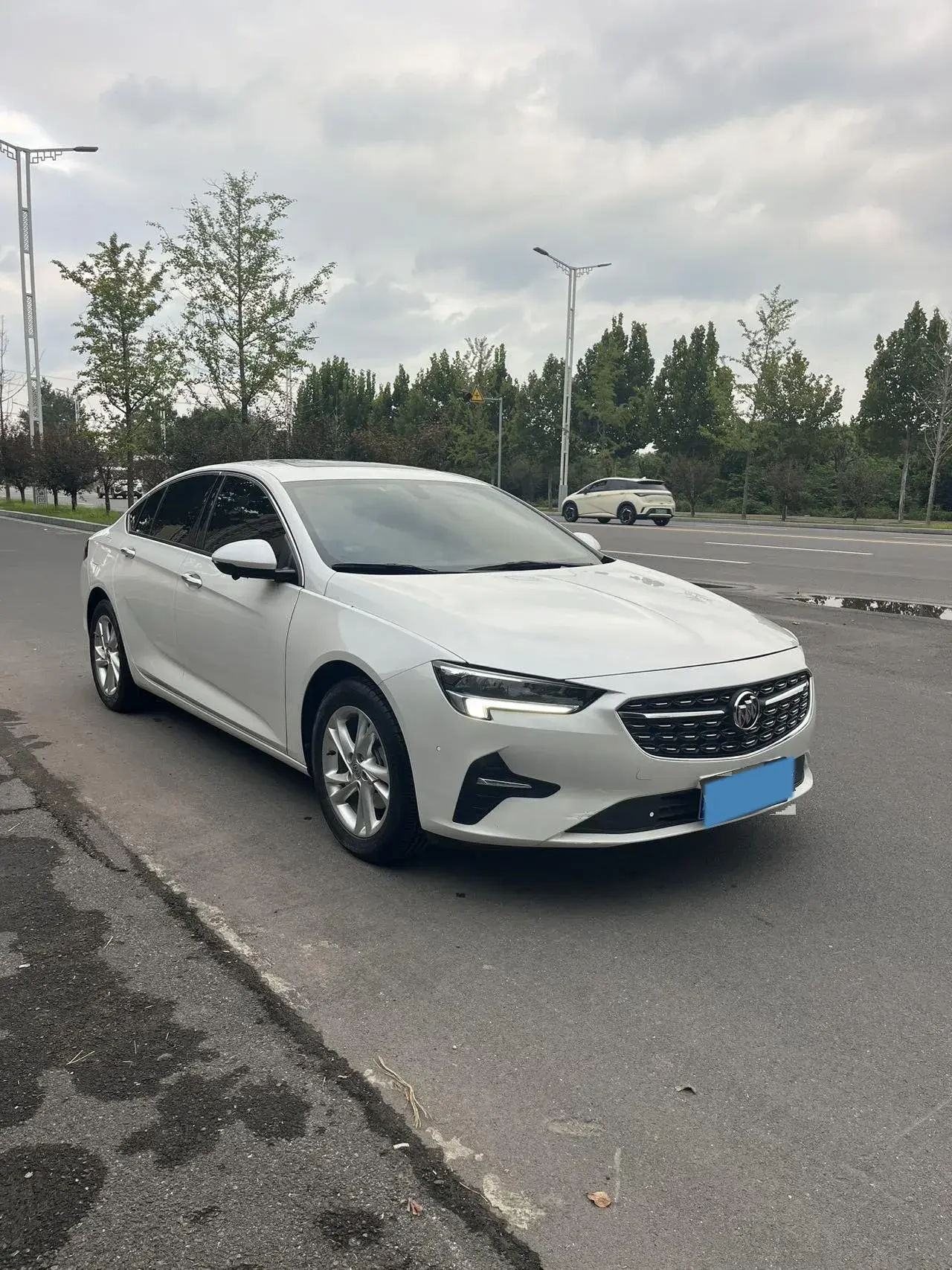 2023 BUICK REGAL thumbnail 3