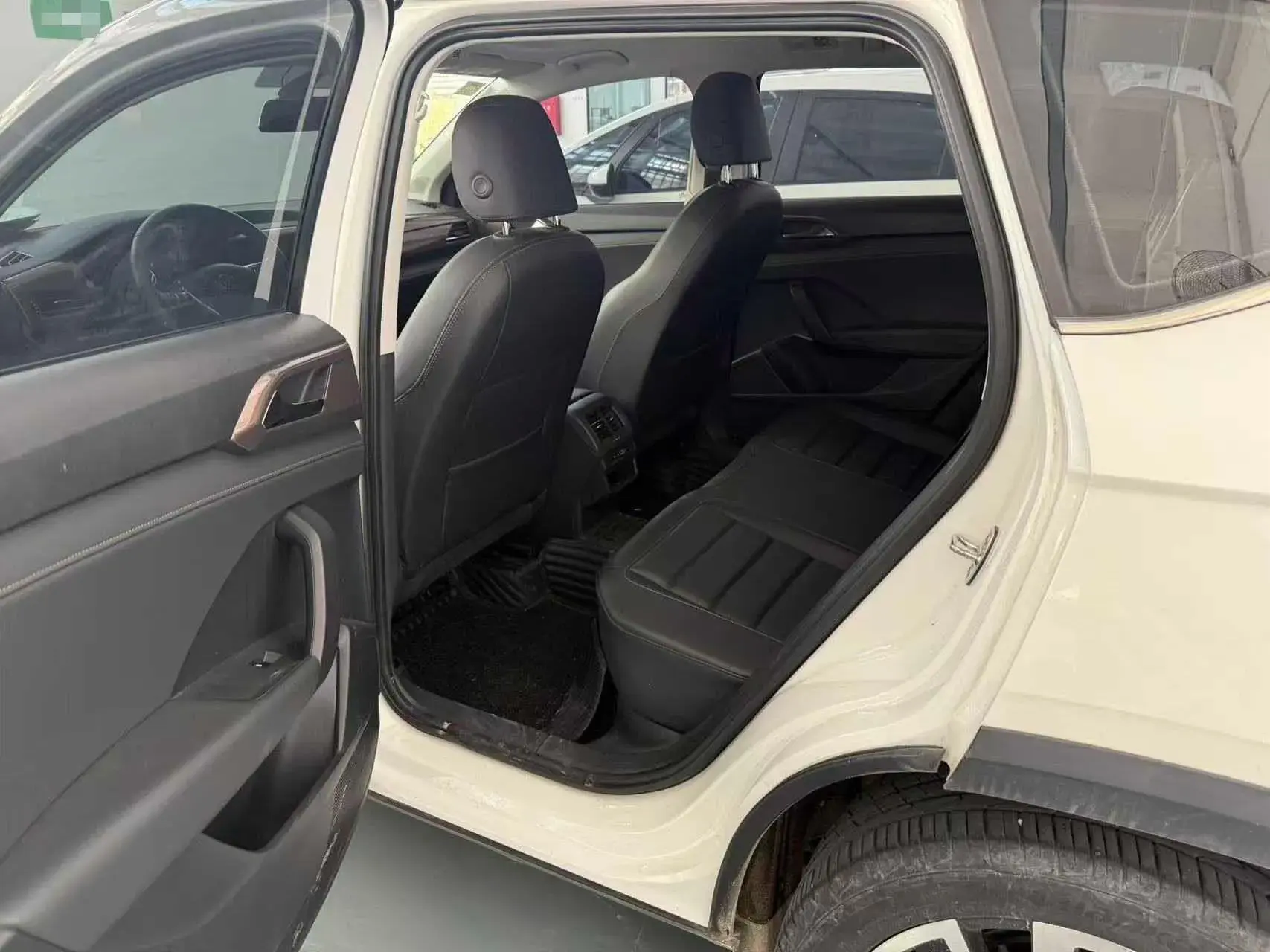 2021 VOLKSWAGEN THARU thumbnail 4