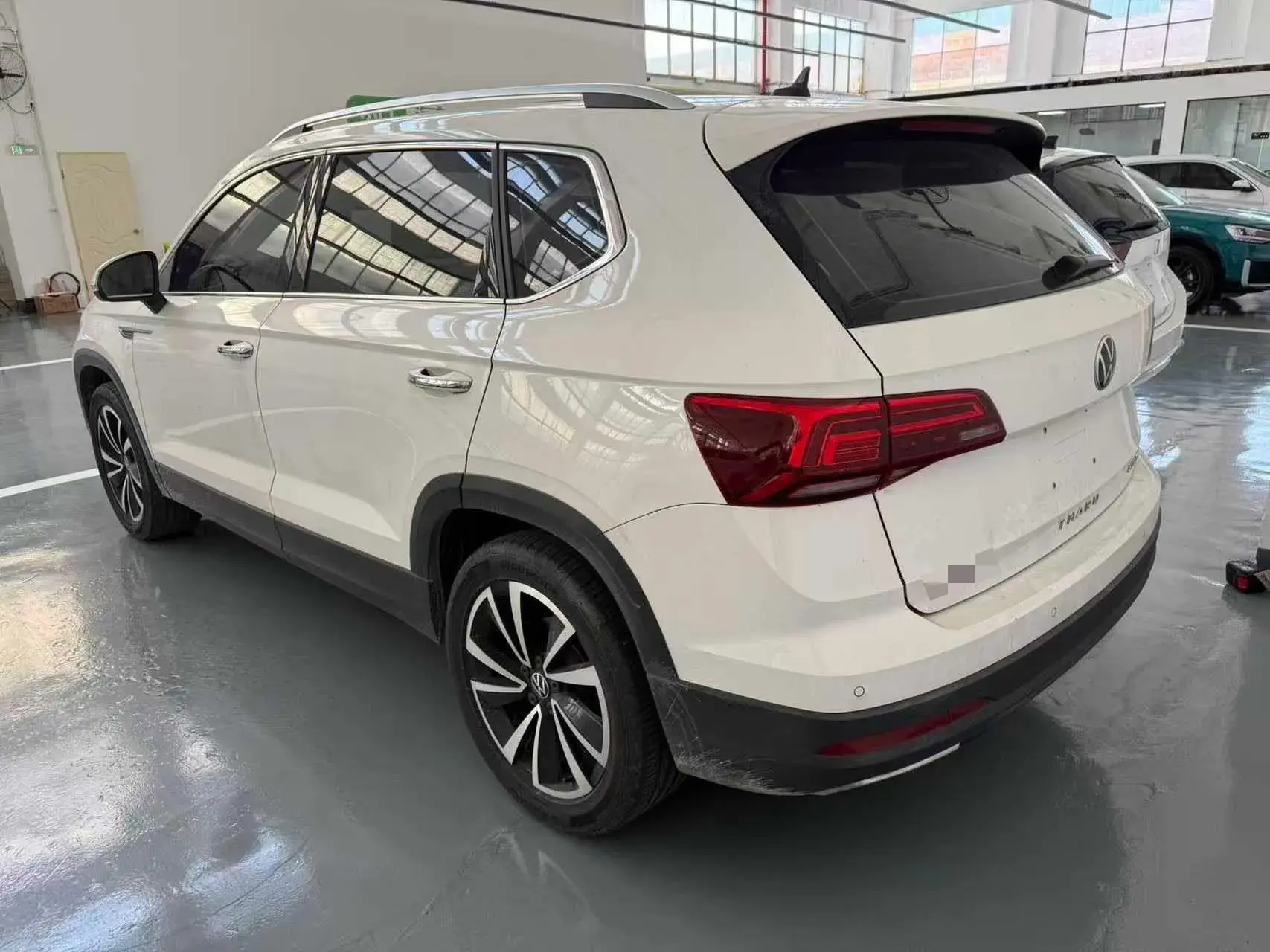 2021 VOLKSWAGEN THARU thumbnail 3