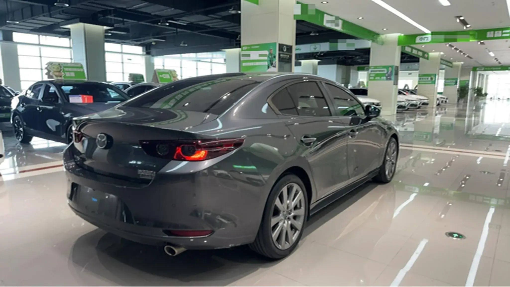 2021 MAZDA 3 thumbnail 4