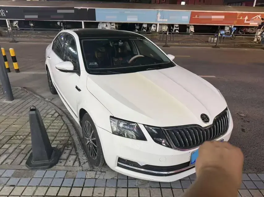 2018 SKODA OCTAVIA thumbnail 3