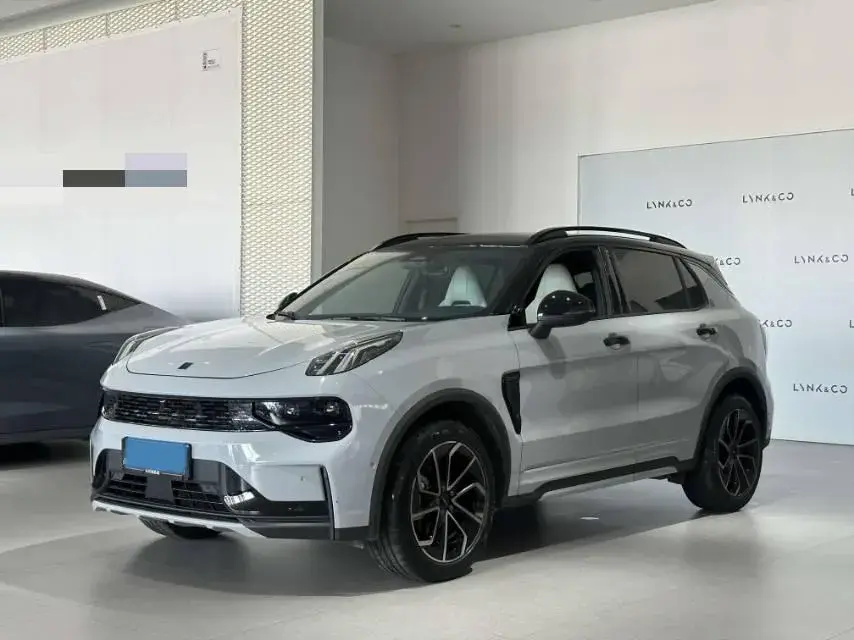 2022 LYNK&CO 01 view 1