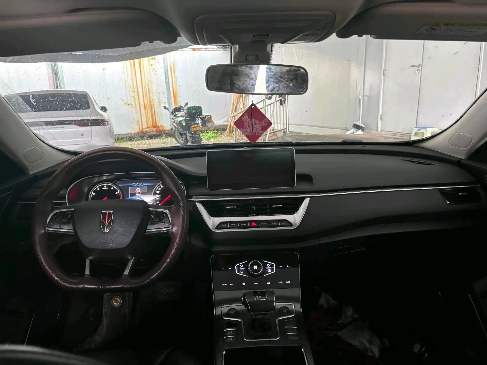 2022 HONGQI H5 thumbnail 3