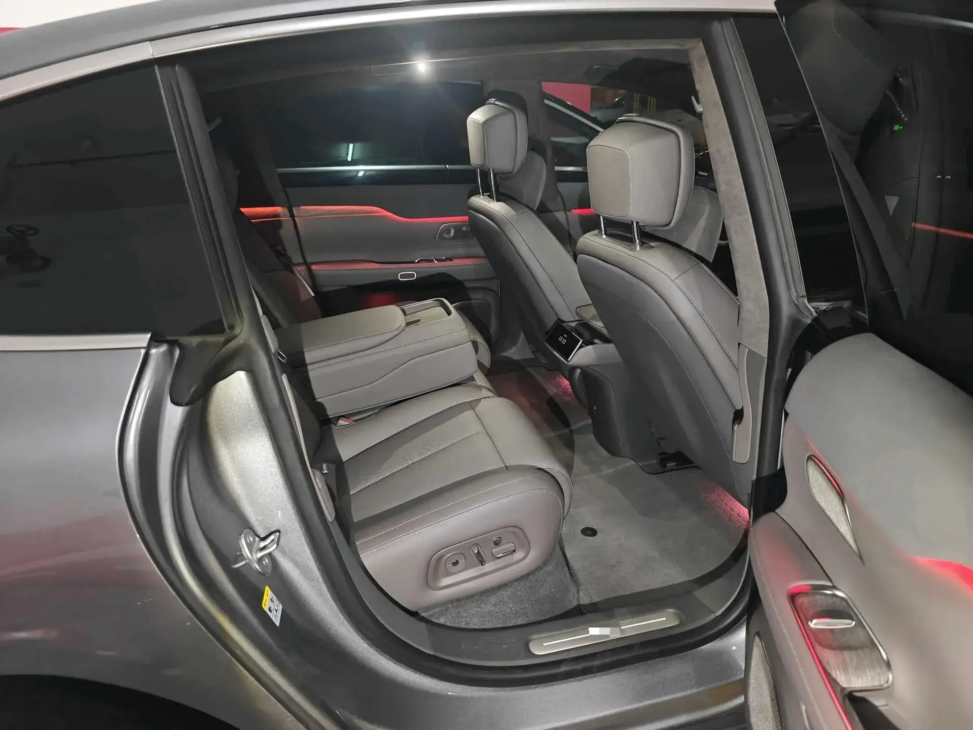 2024 NIO ET7 thumbnail 4