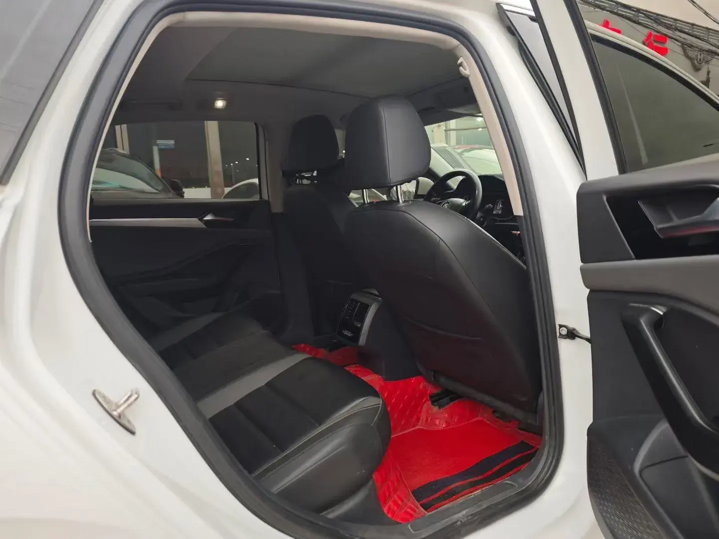 2019 VOLKSWAGEN SAGITAR thumbnail 4