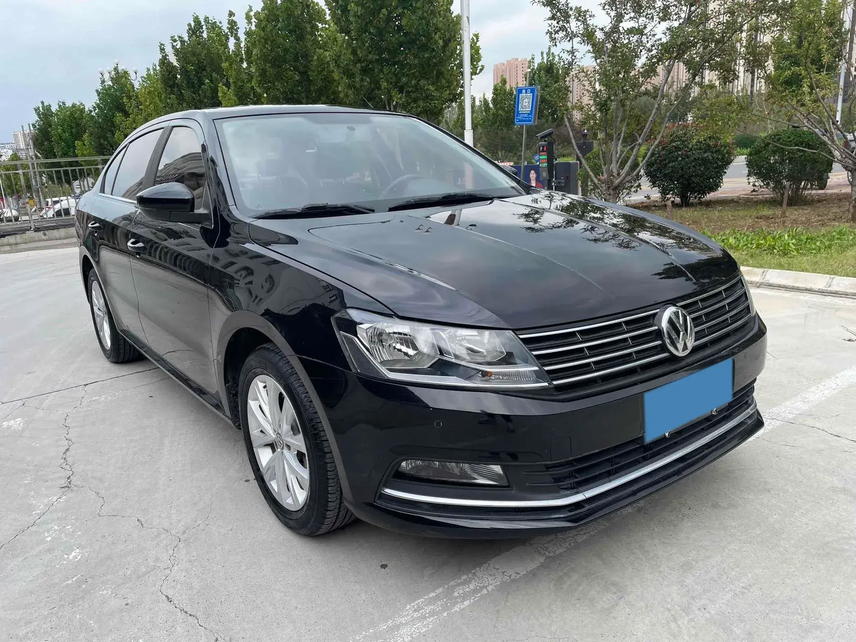 2017 VOLKSWAGEN LAVIDA thumbnail 3