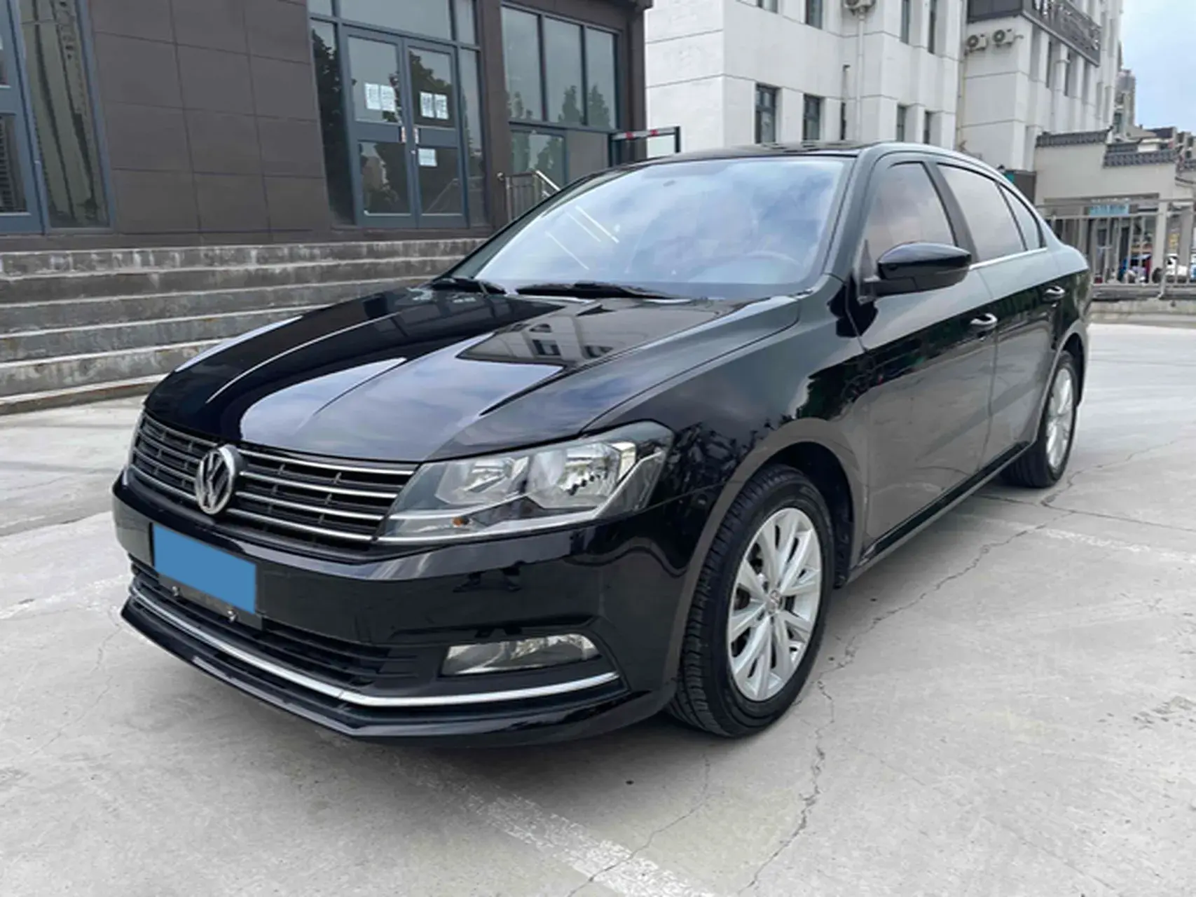 2017 VOLKSWAGEN LAVIDA view 1