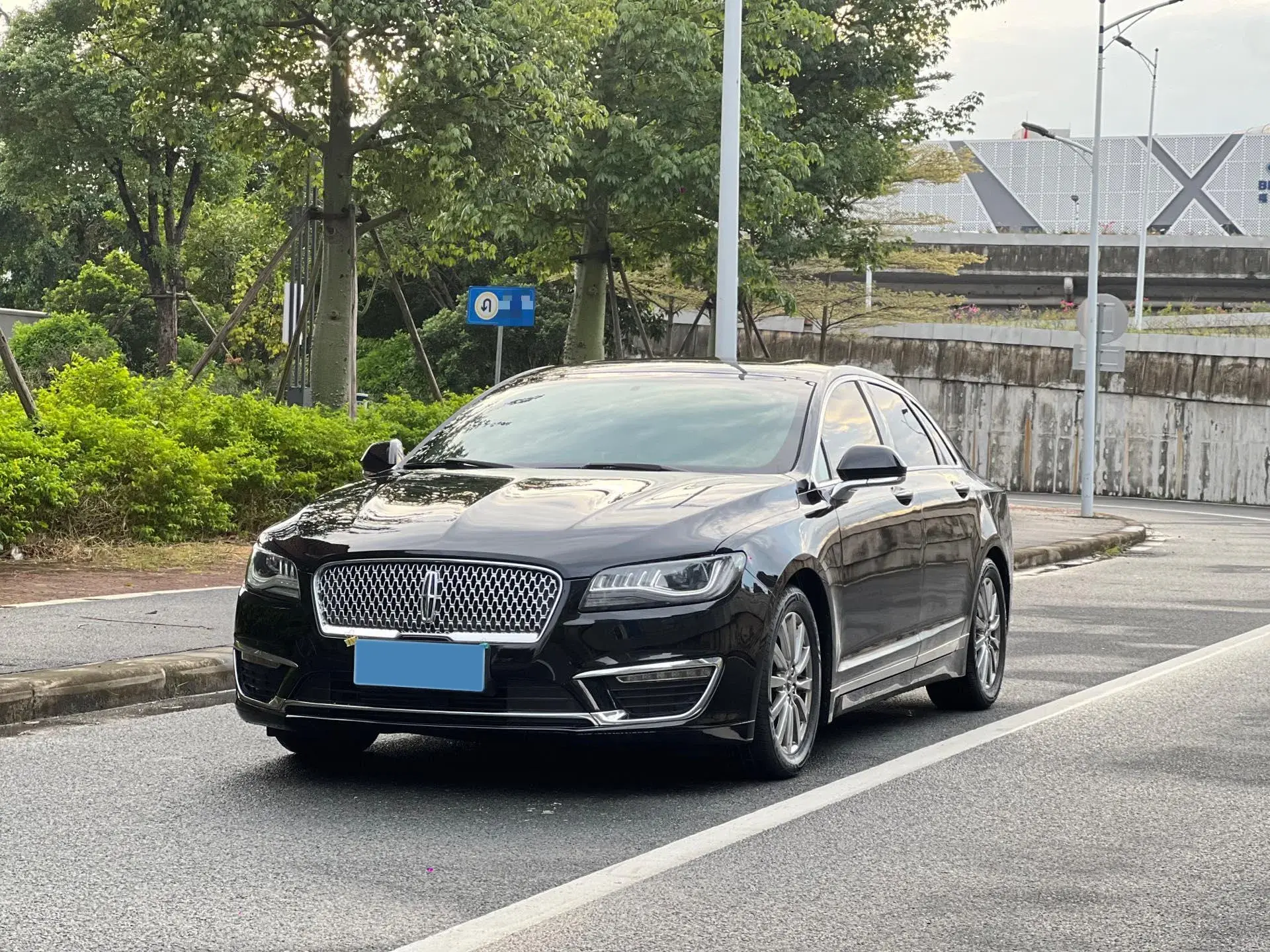 2018 LINCOLN MKZ view 1
