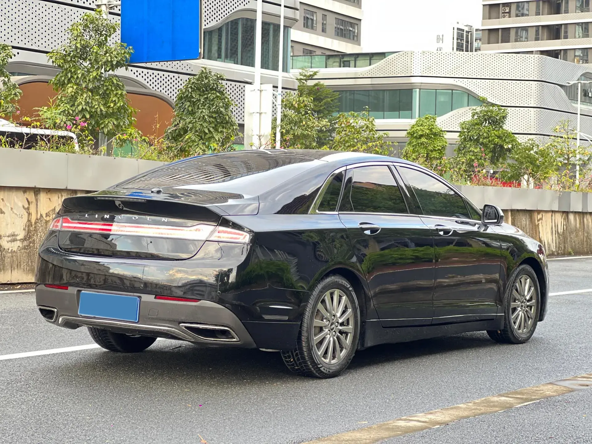 2018 LINCOLN MKZ thumbnail 4