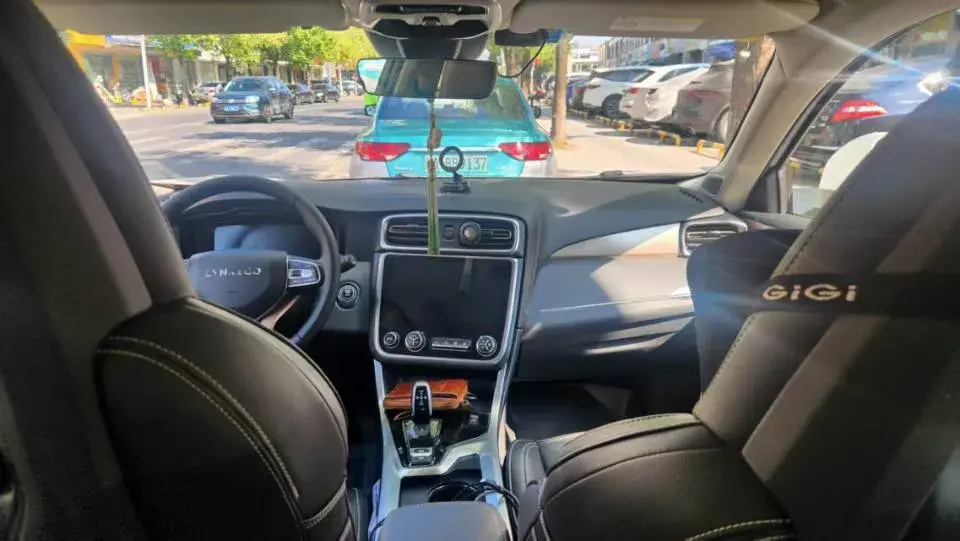 2017 LYNK&CO 01 thumbnail 2