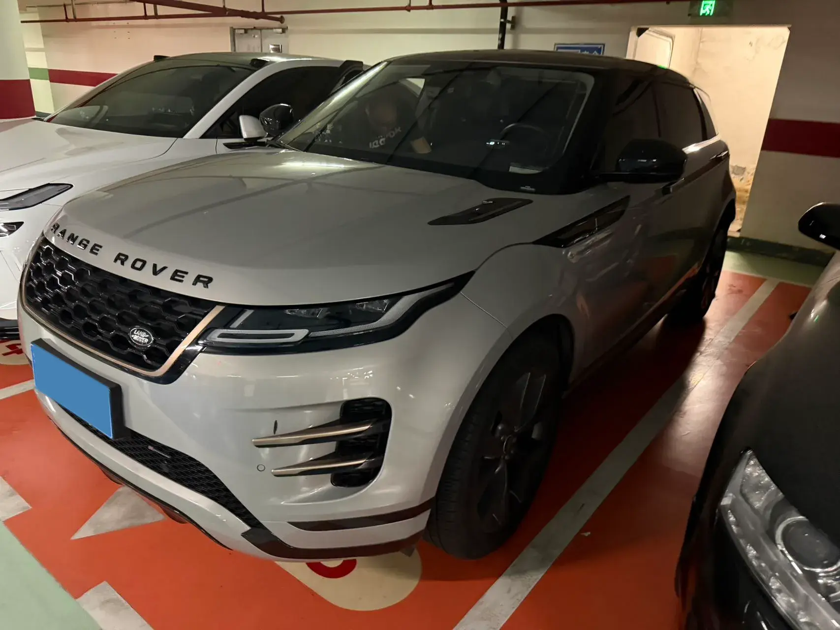 2023 LAND ROVER view 1
