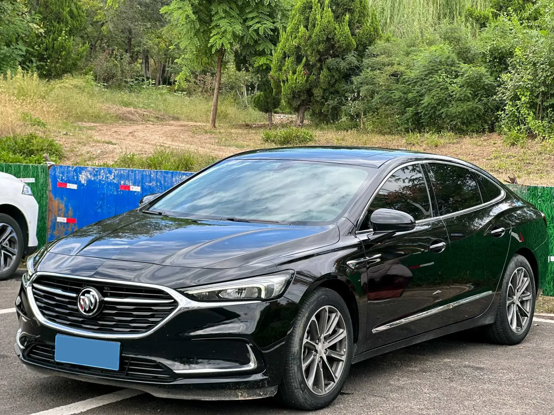 2020 BUICK LARCOSSE view 1