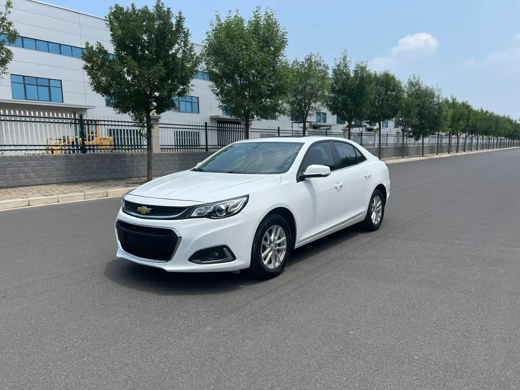 2018 CHEVROLET MALIBU view 1