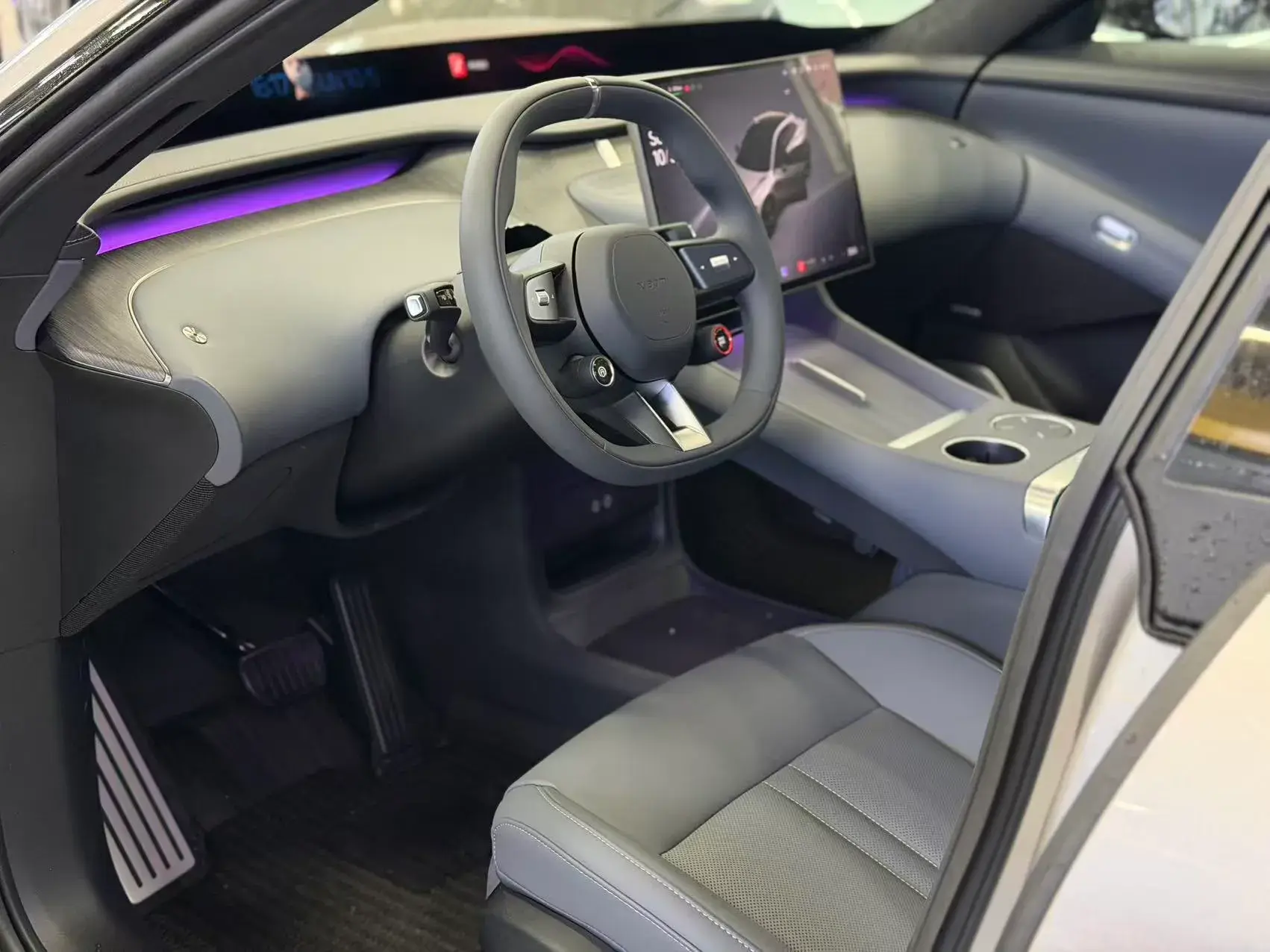 2025 MI YU7 thumbnail 4