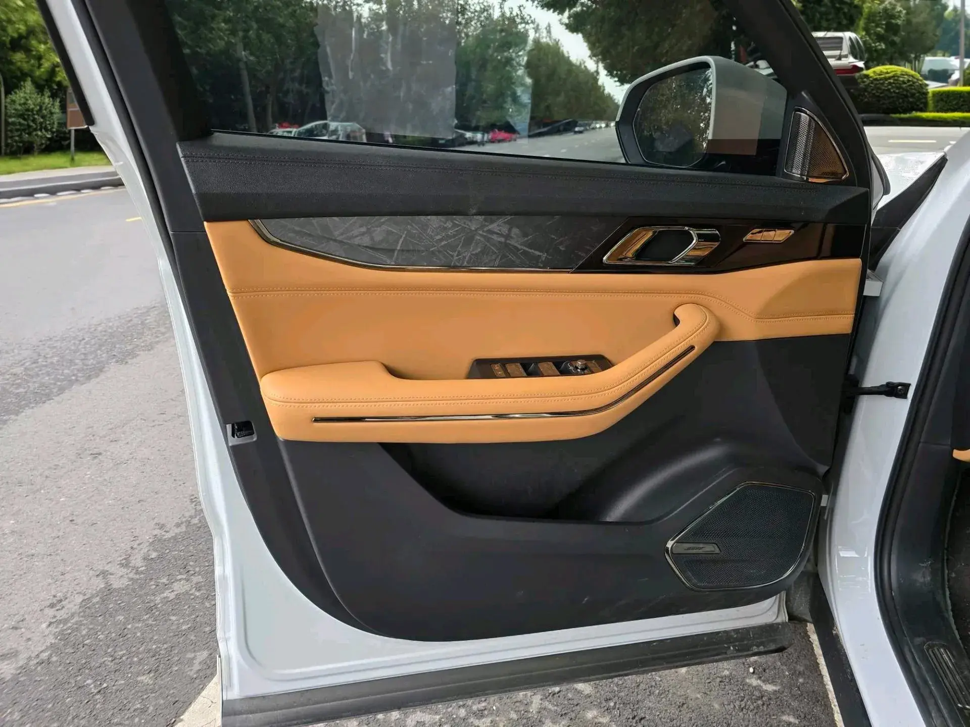 2021 LYNK&CO 09 thumbnail 3