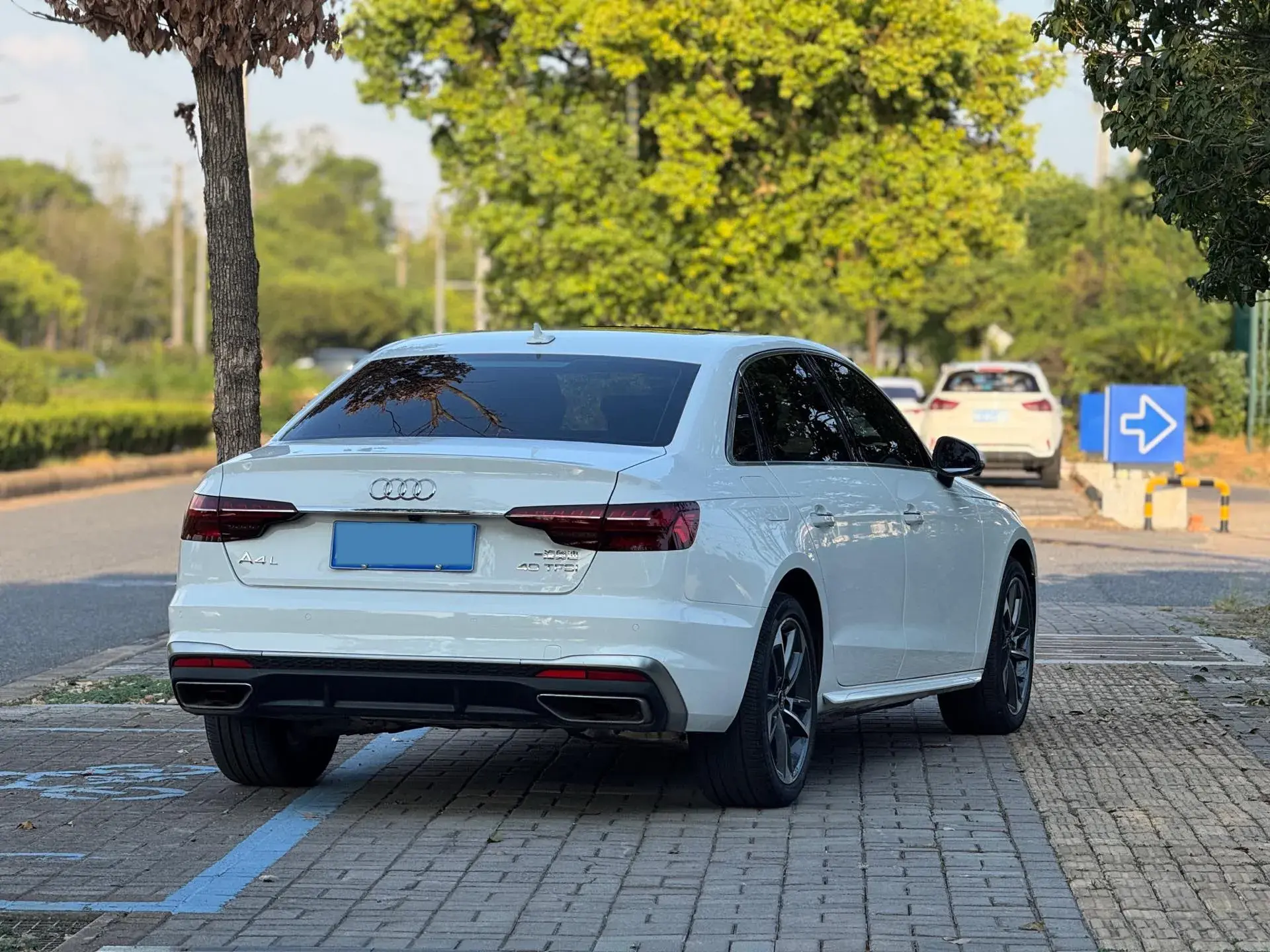 2022 AUDI A4L thumbnail 3