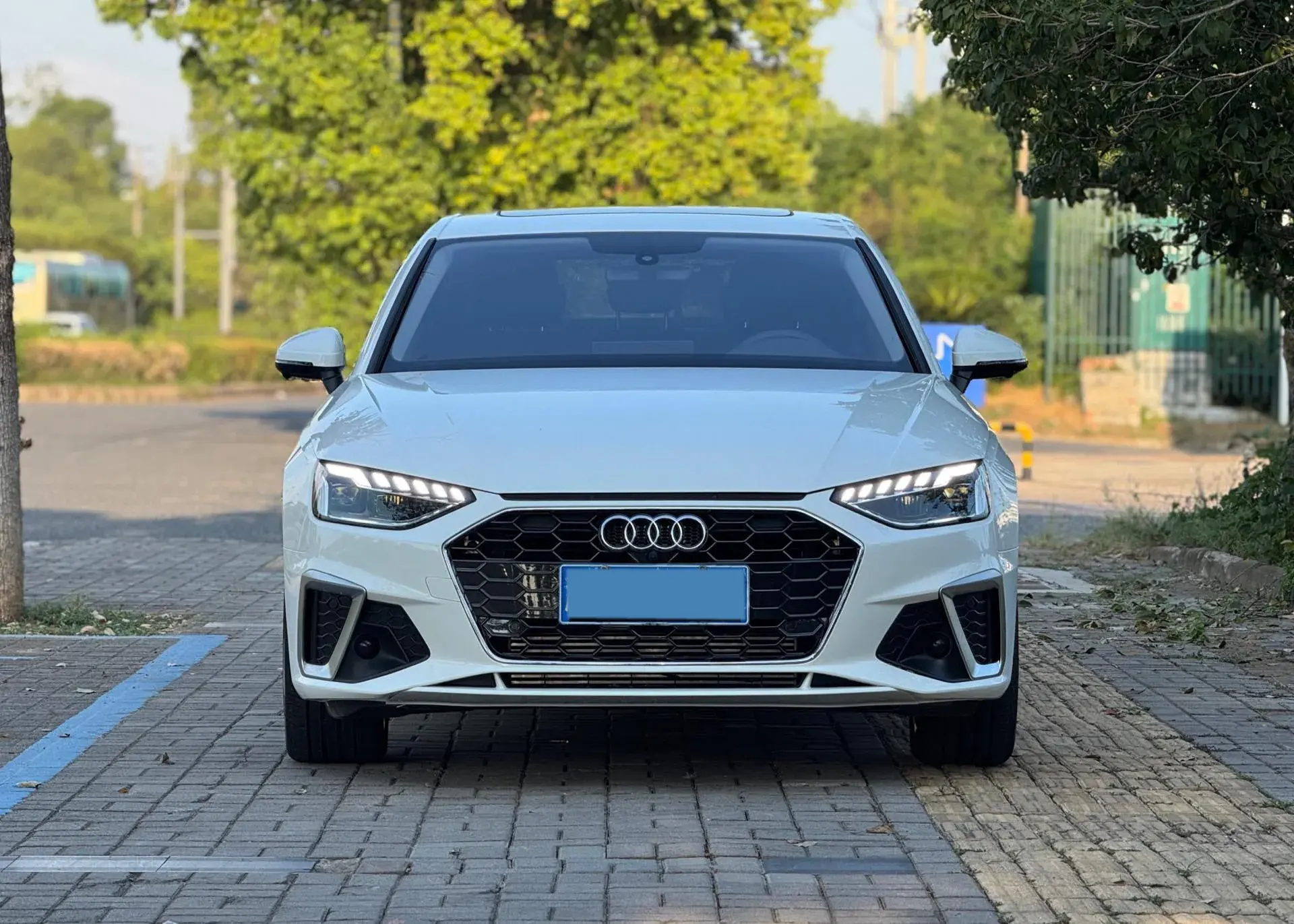2022 AUDI A4L thumbnail 2