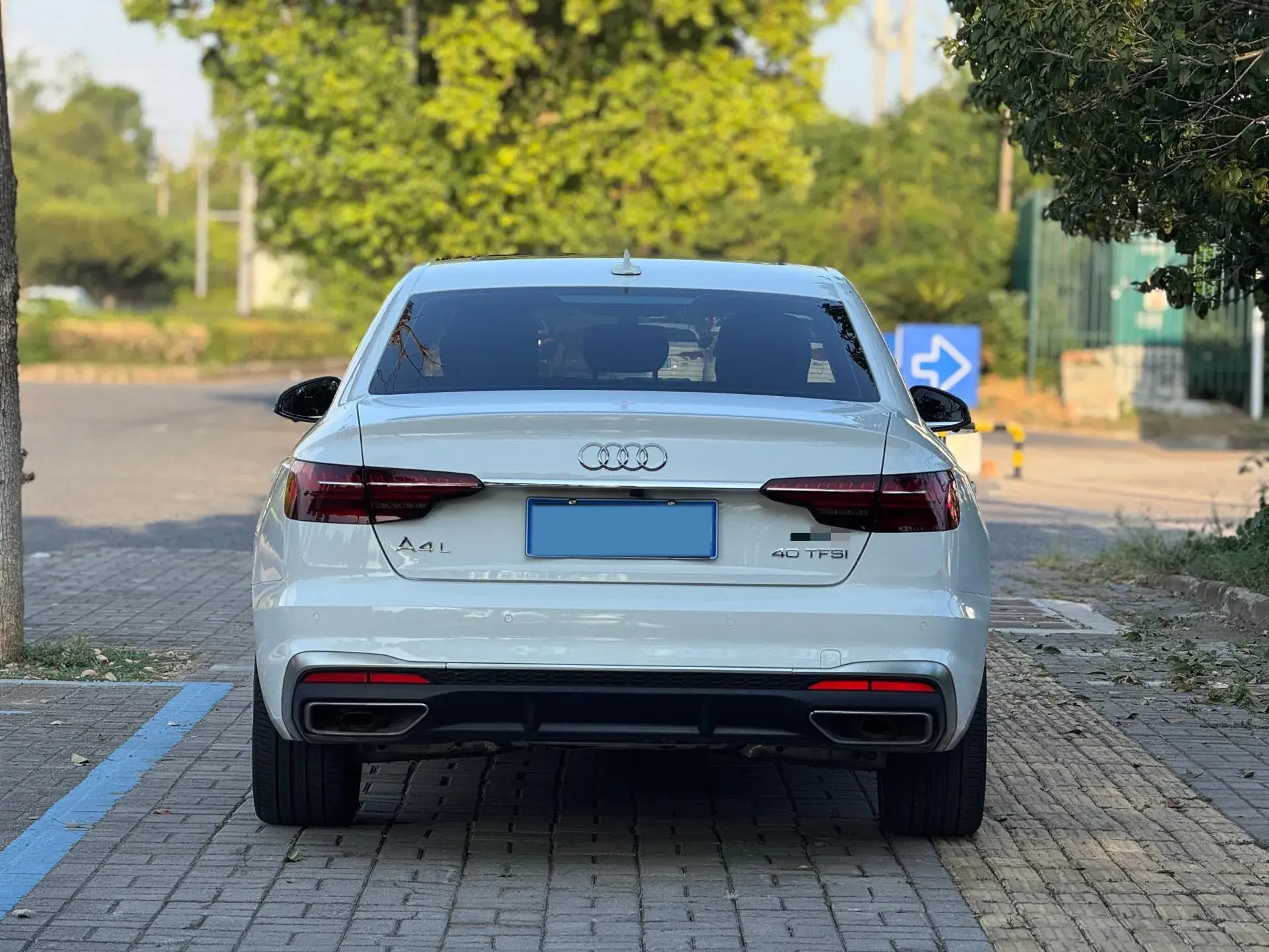 2022 AUDI A4L thumbnail 4