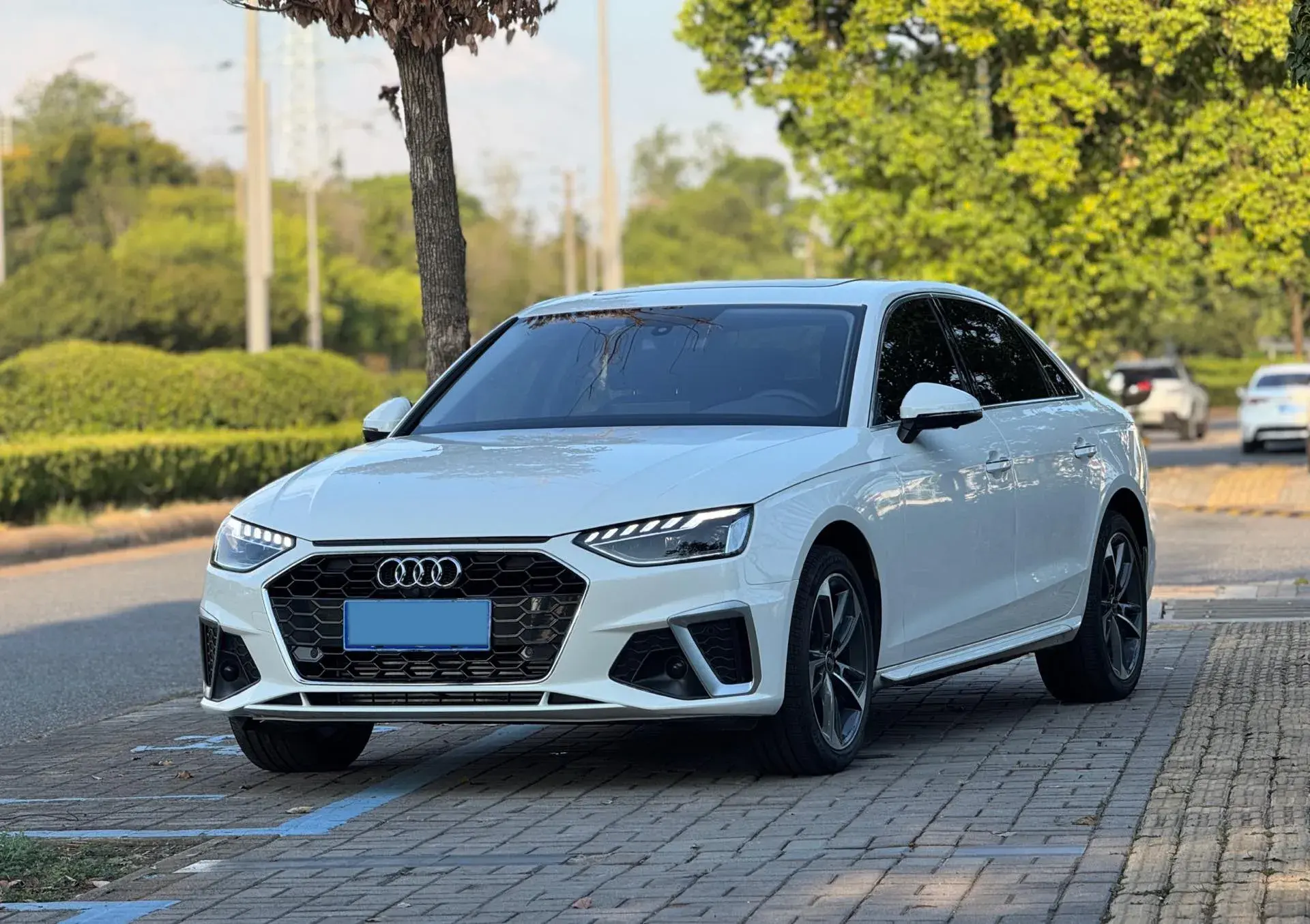2022 AUDI A4L view 1
