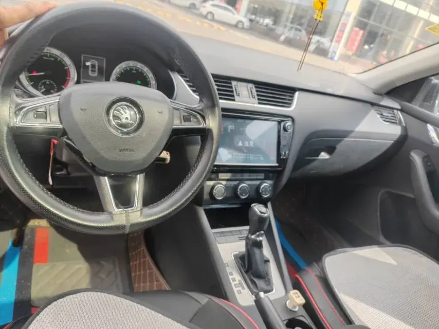 2018 SKODA OCTAVIA thumbnail 3
