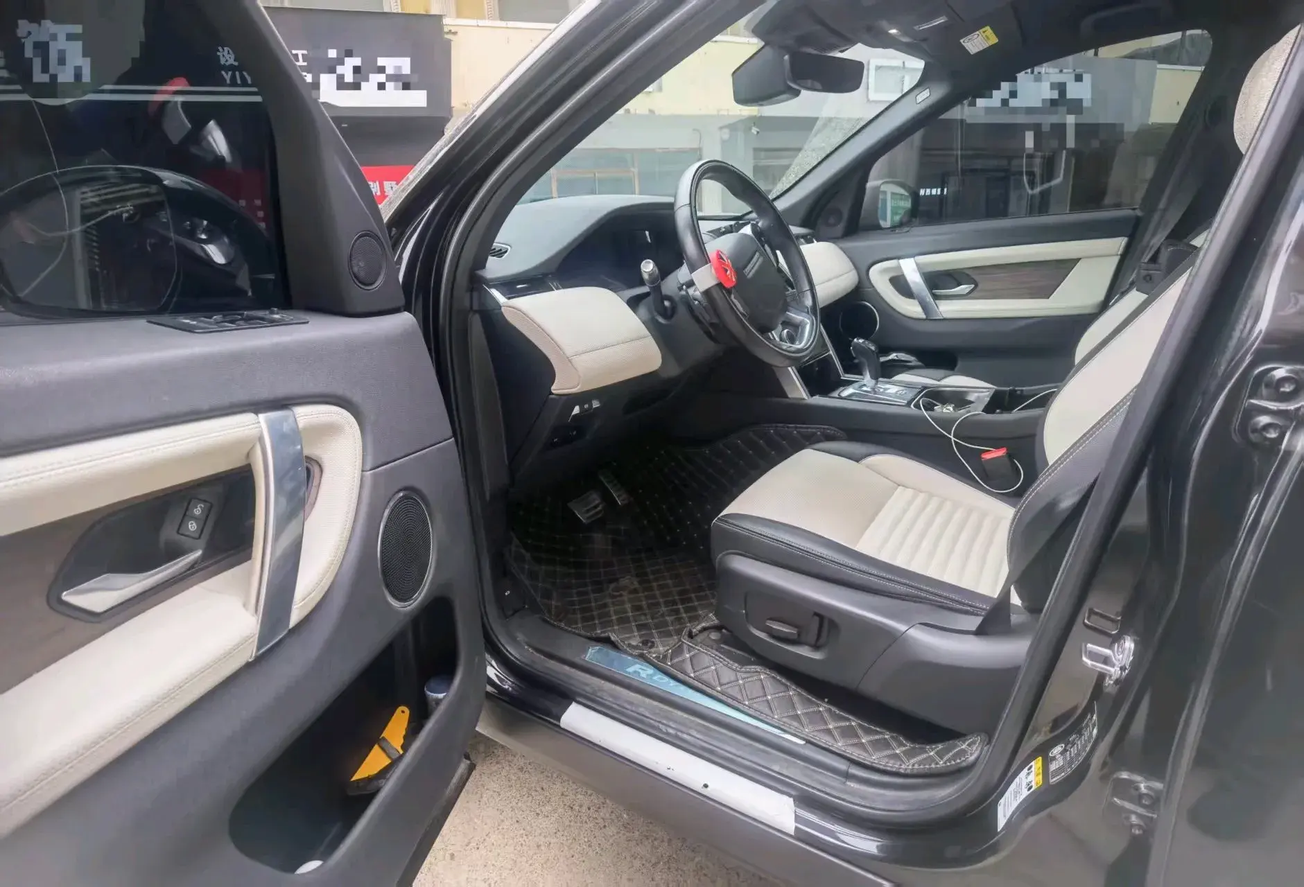 2020 LAND ROVER thumbnail 3