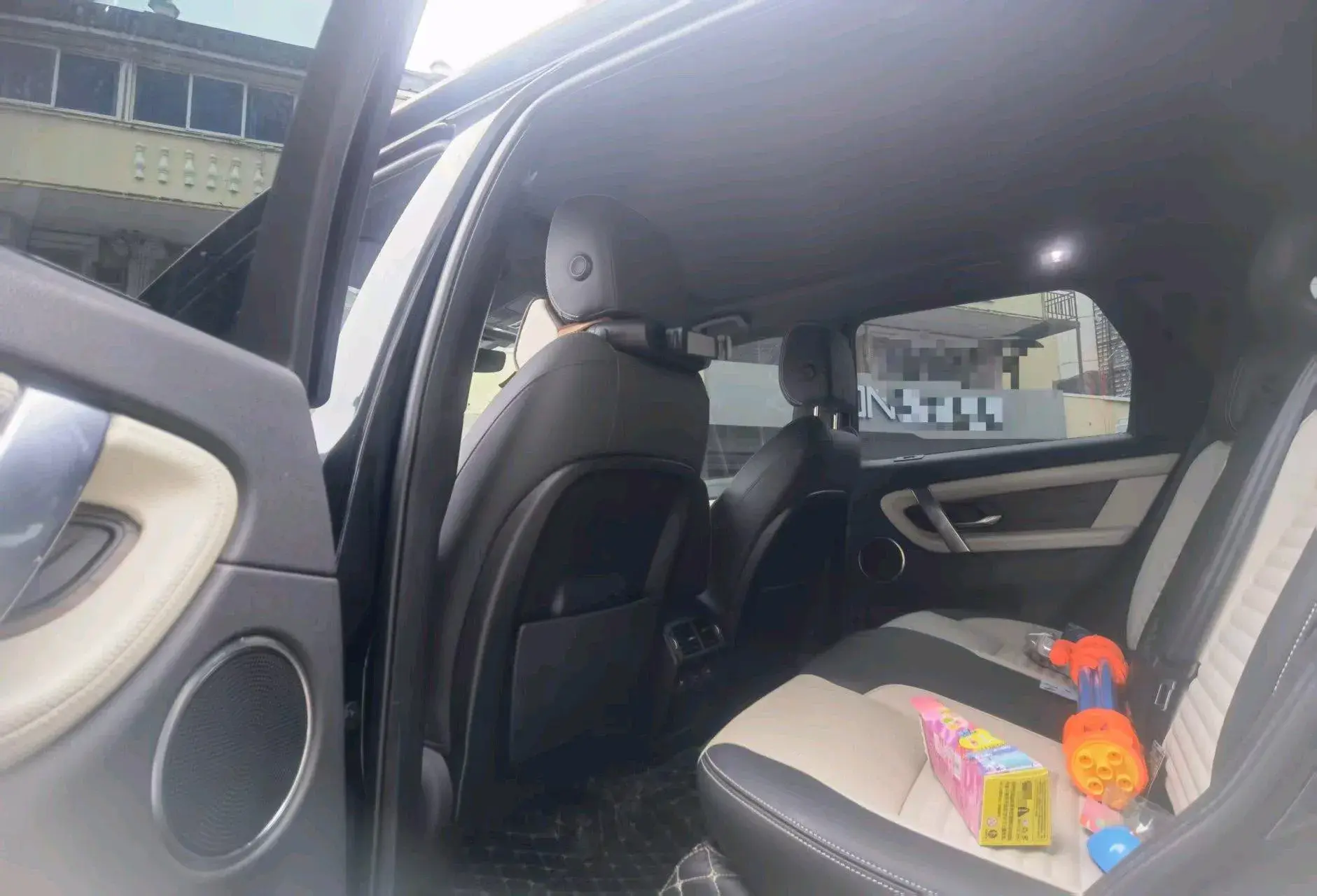 2020 LAND ROVER thumbnail 4