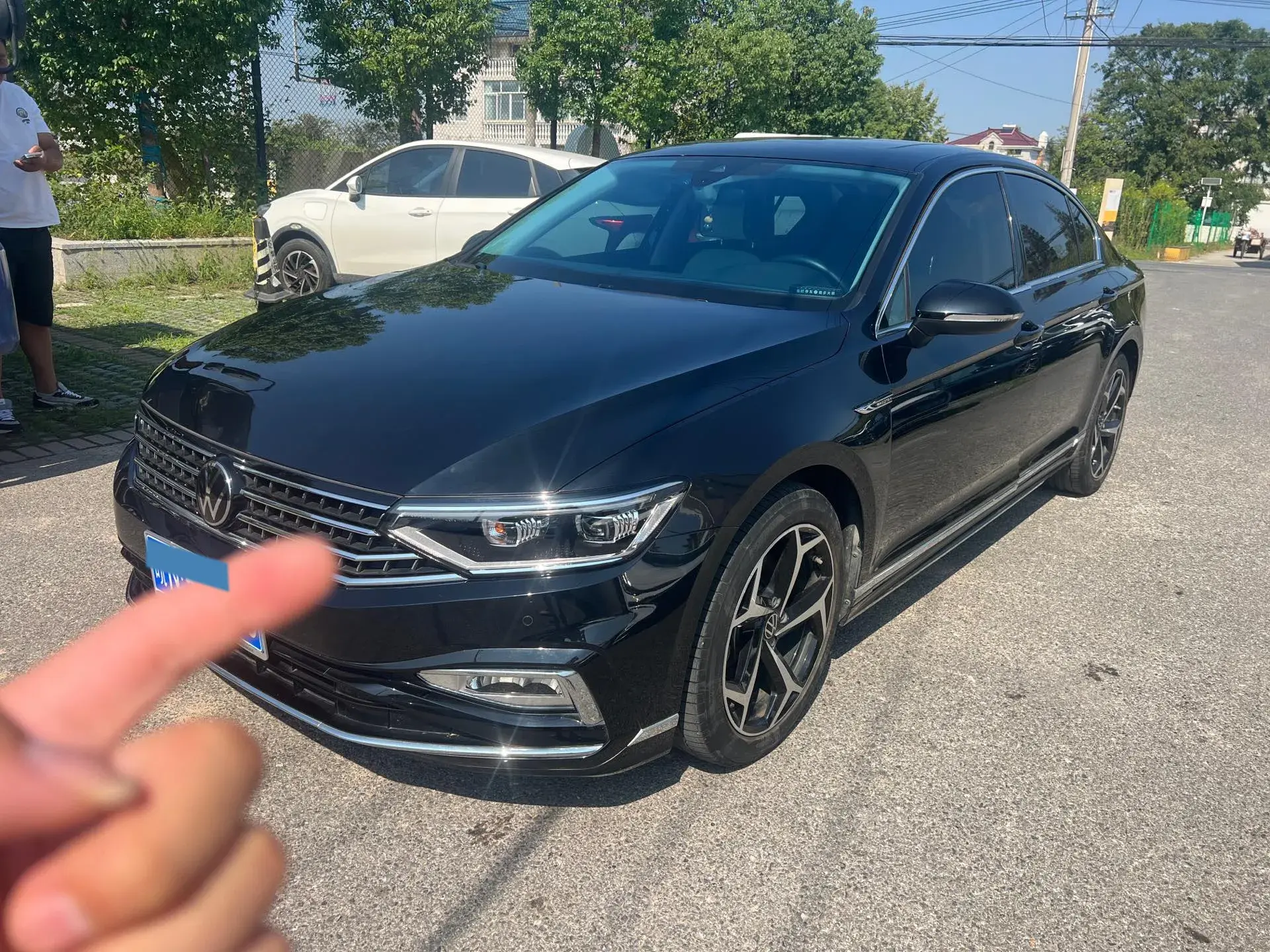 2023 VOLKSWAGEN MAGOTAN view 1