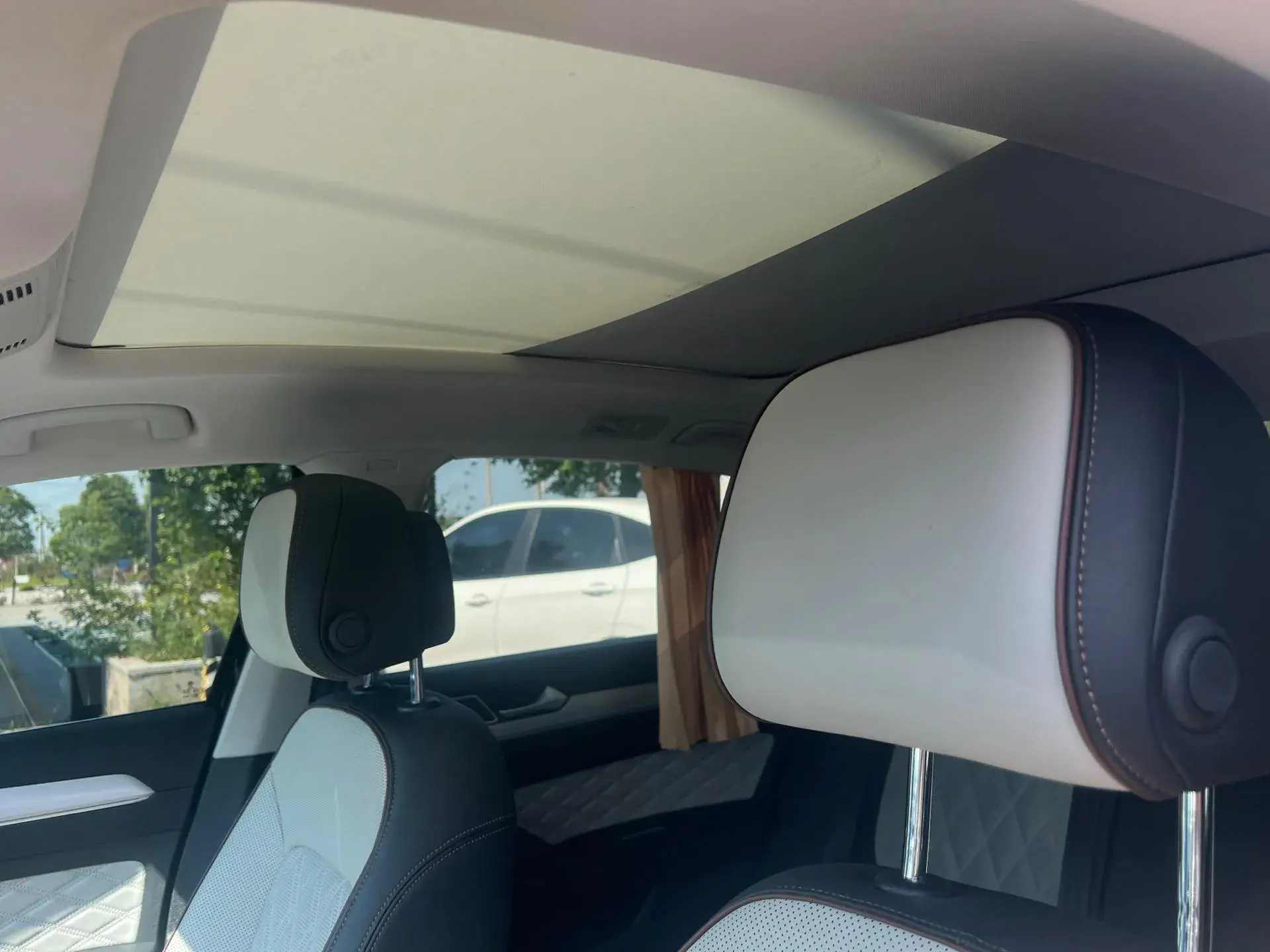 2023 VOLKSWAGEN MAGOTAN thumbnail 4