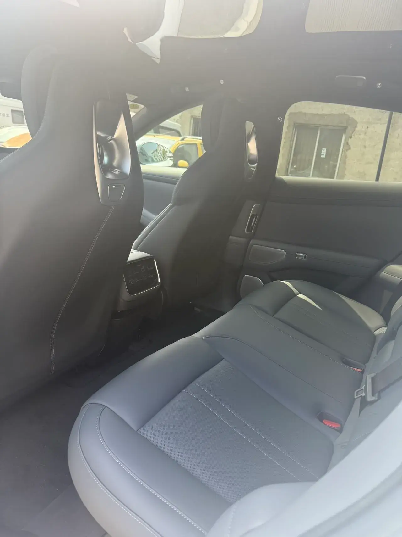 2025 MI YU7 thumbnail 4