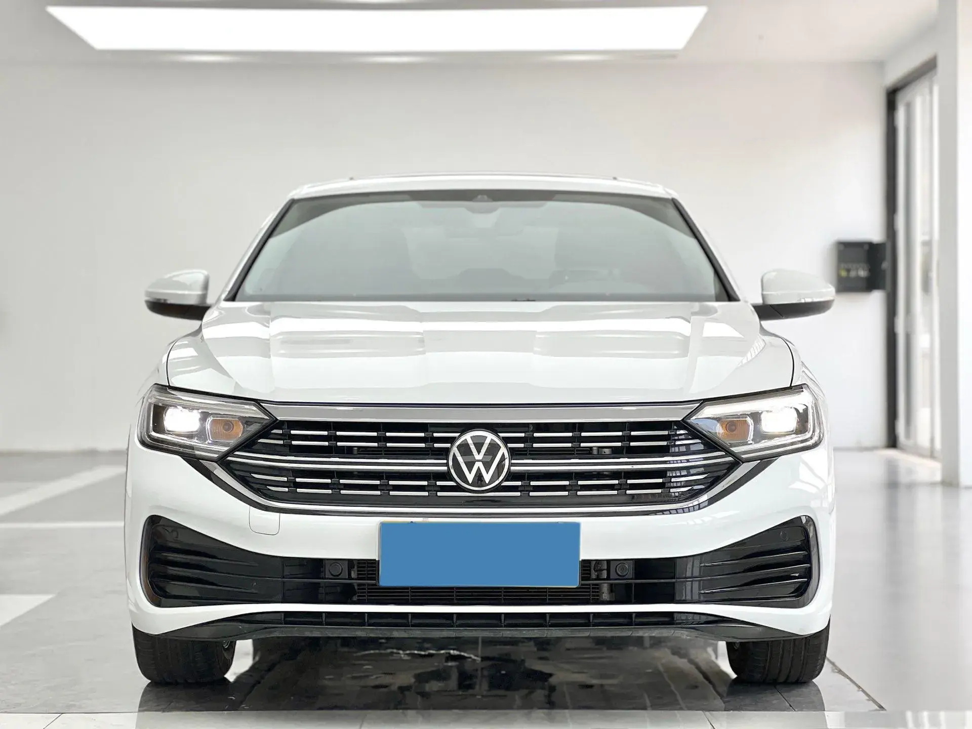 2024 VOLKSWAGEN SAGITAR thumbnail 2