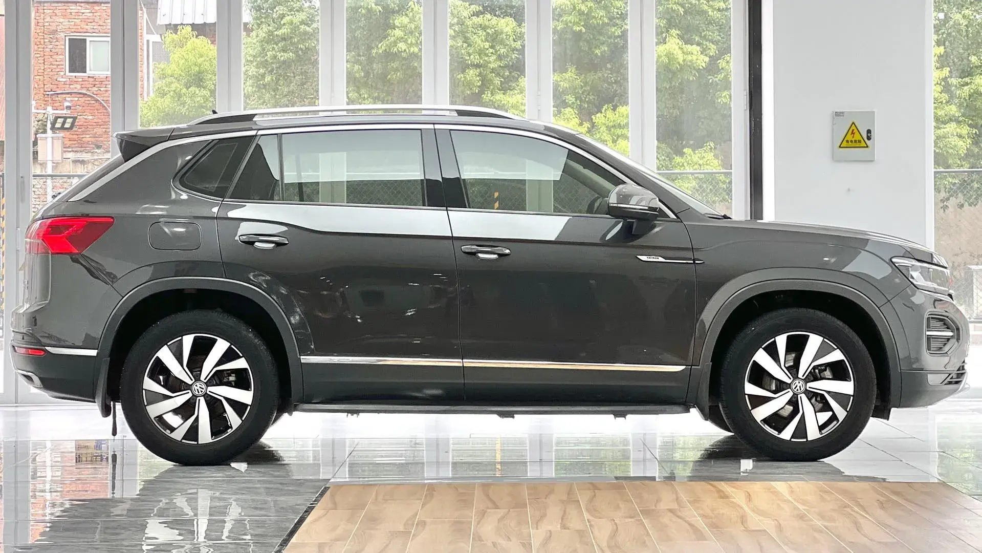 2020 VOLKSWAGEN TAYRON thumbnail 4