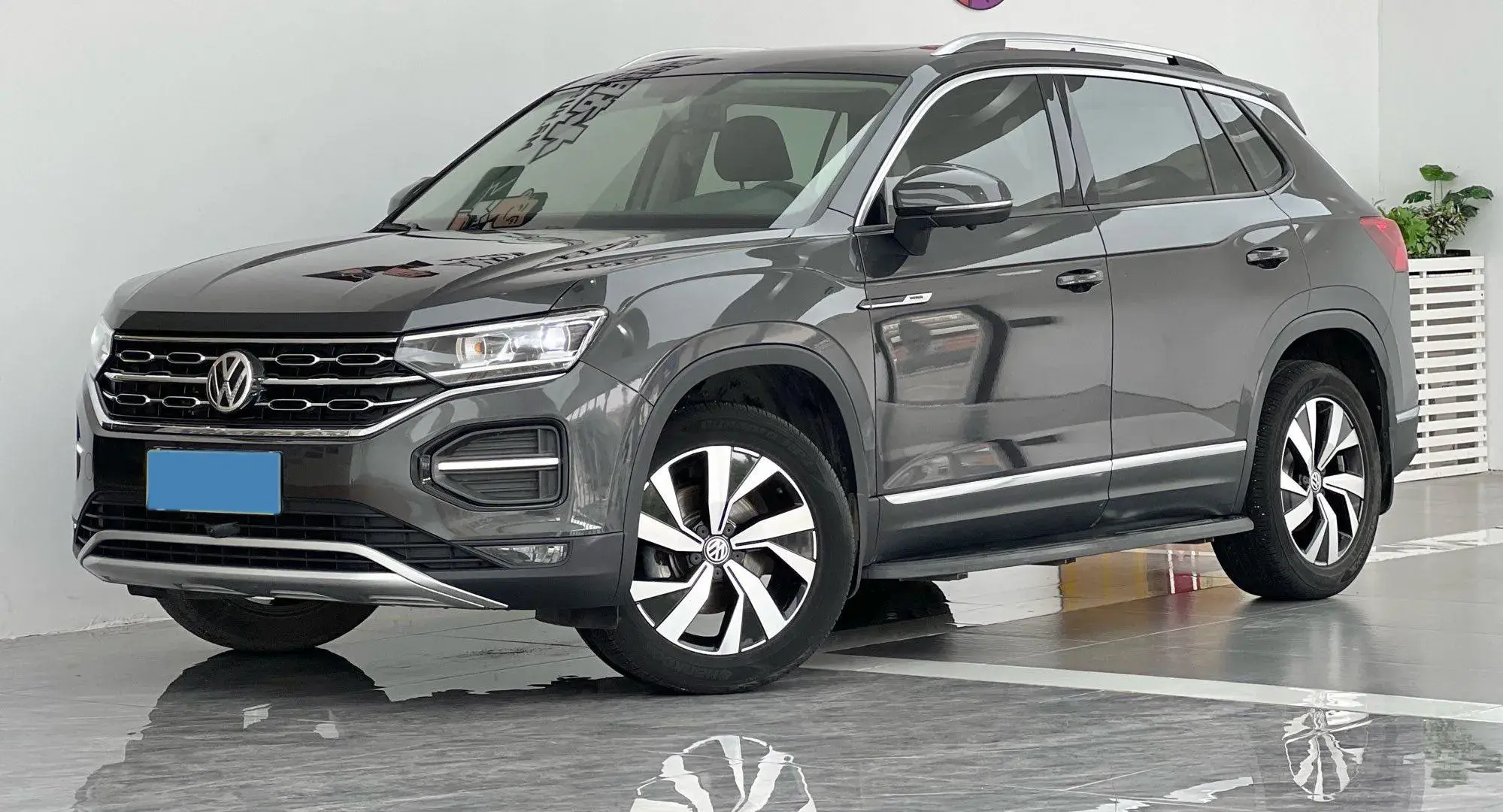 2020 VOLKSWAGEN TAYRON view 1