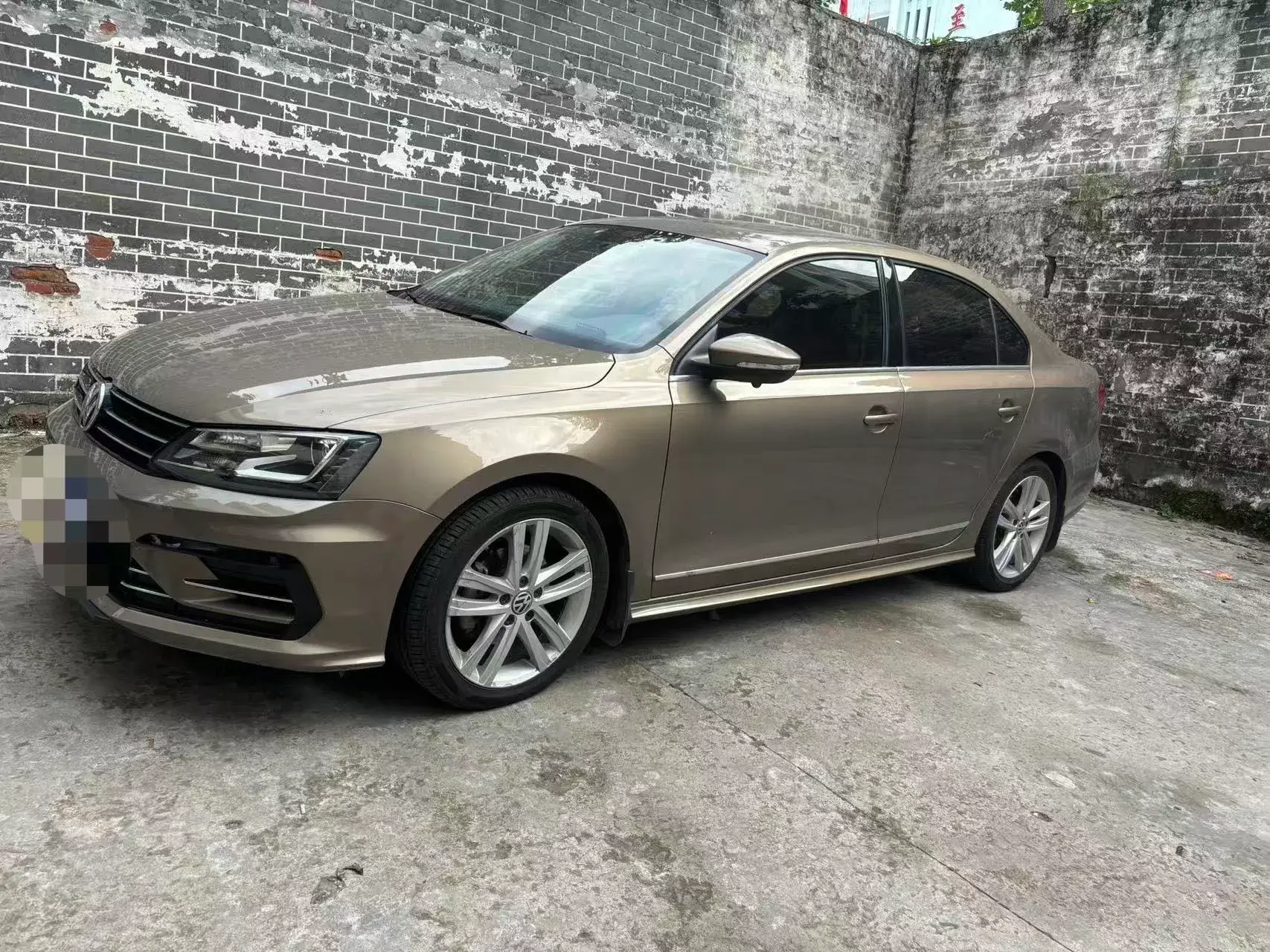 2018 VOLKSWAGEN SAGITAR view 1