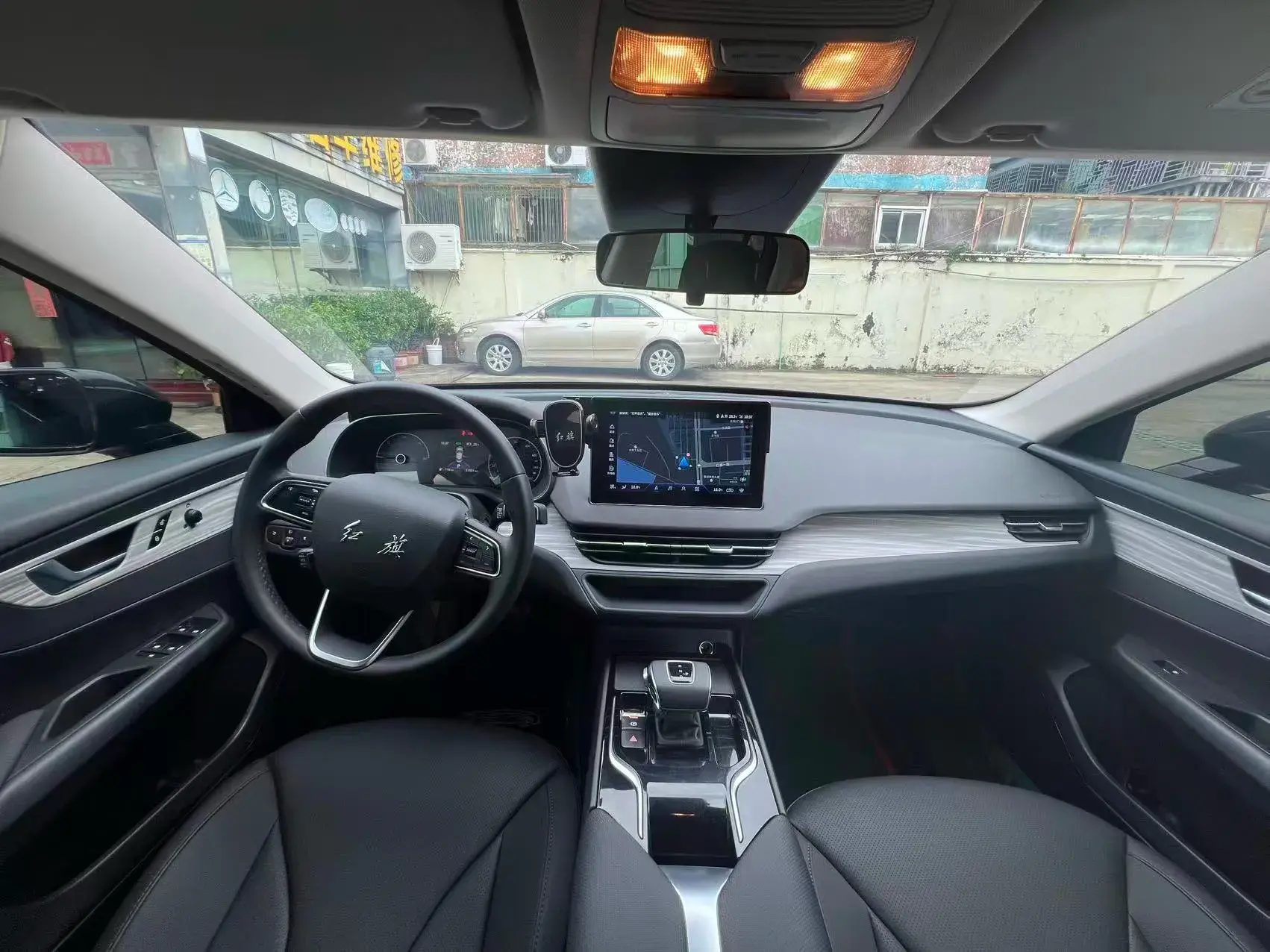 2024 HONGQI E-QM5 thumbnail 4