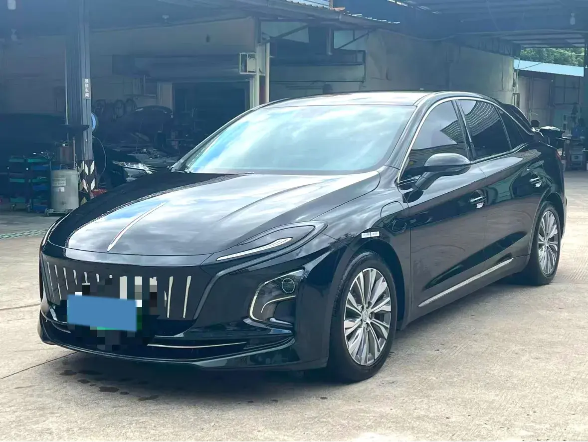 2024 HONGQI E-QM5 view 1