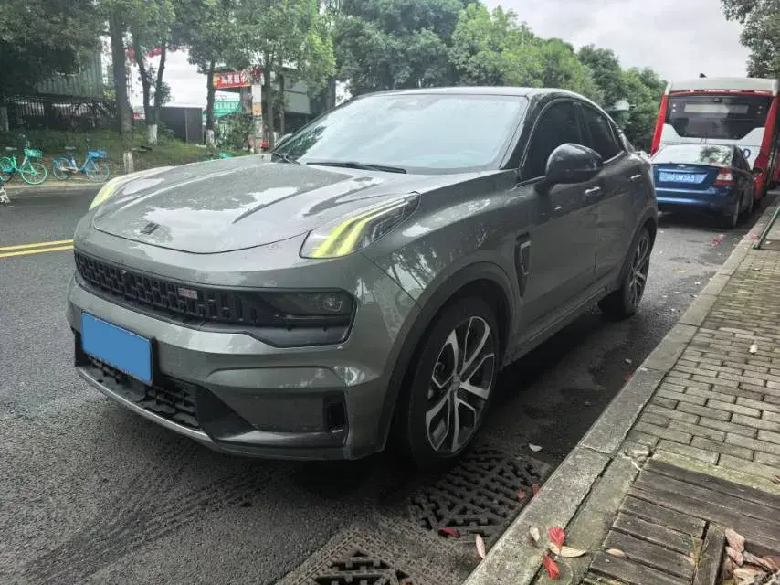 2020 LYNK&CO 05 view 1