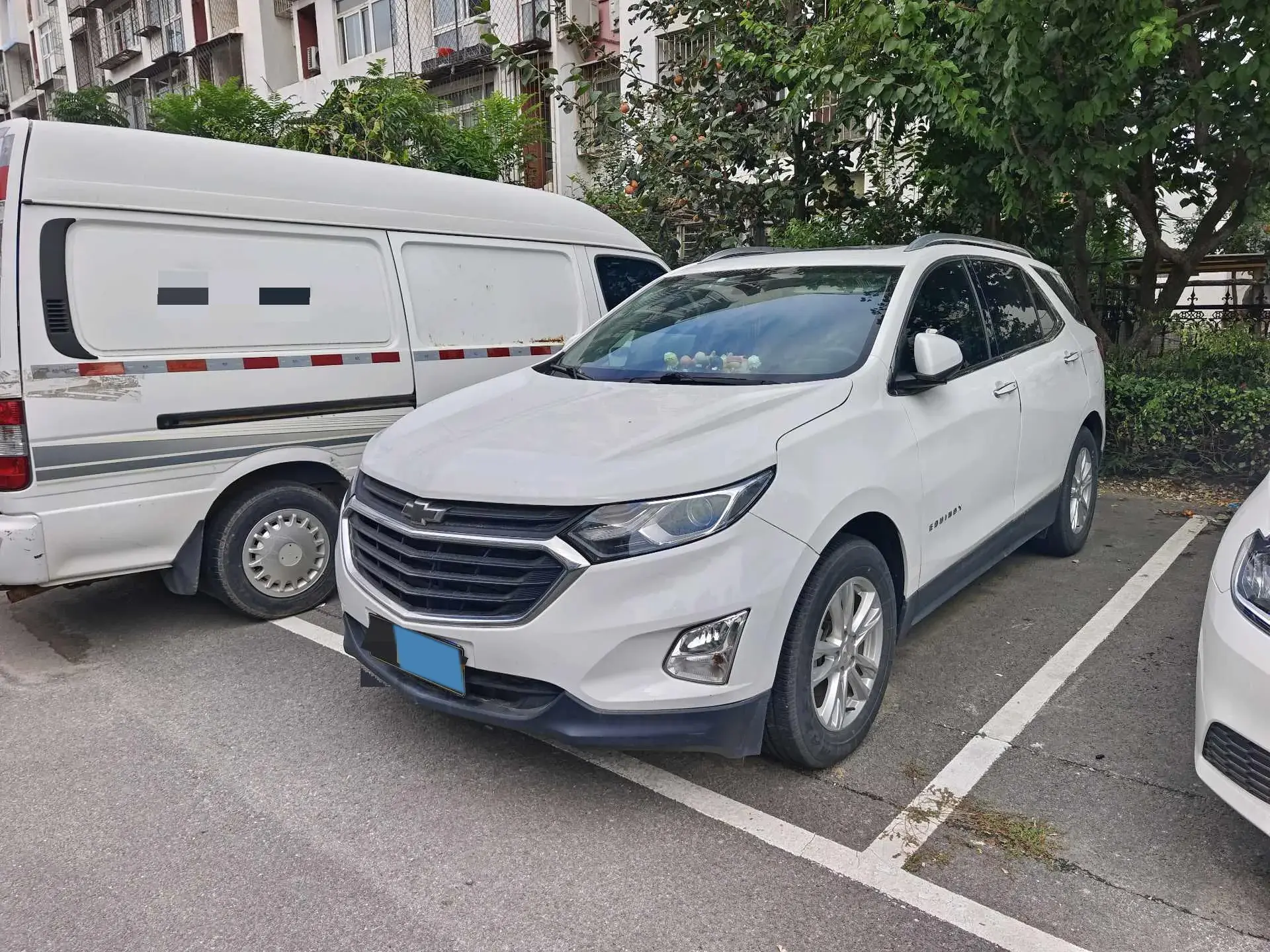 2019 CHEVROLET EQUINOX view 1