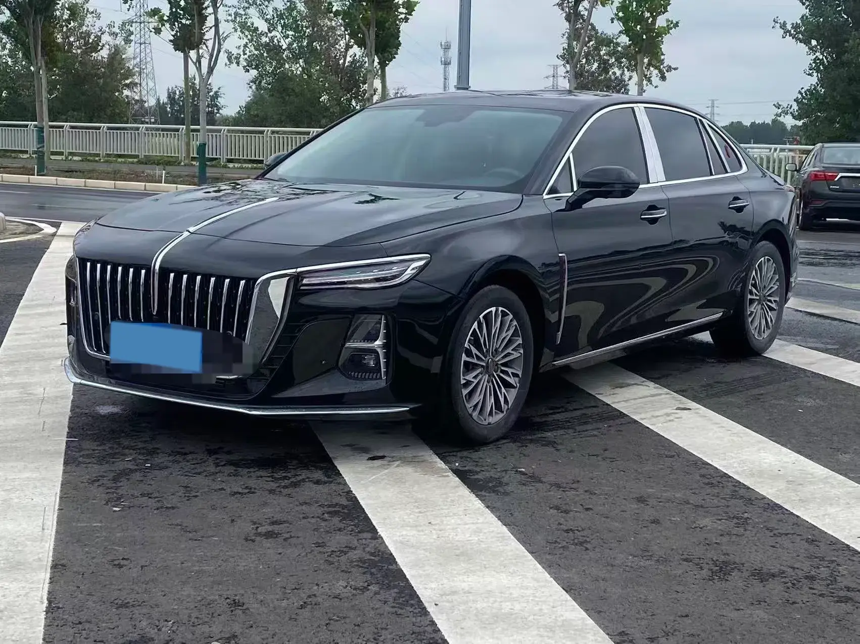 2024 HONGQI H5 view 1