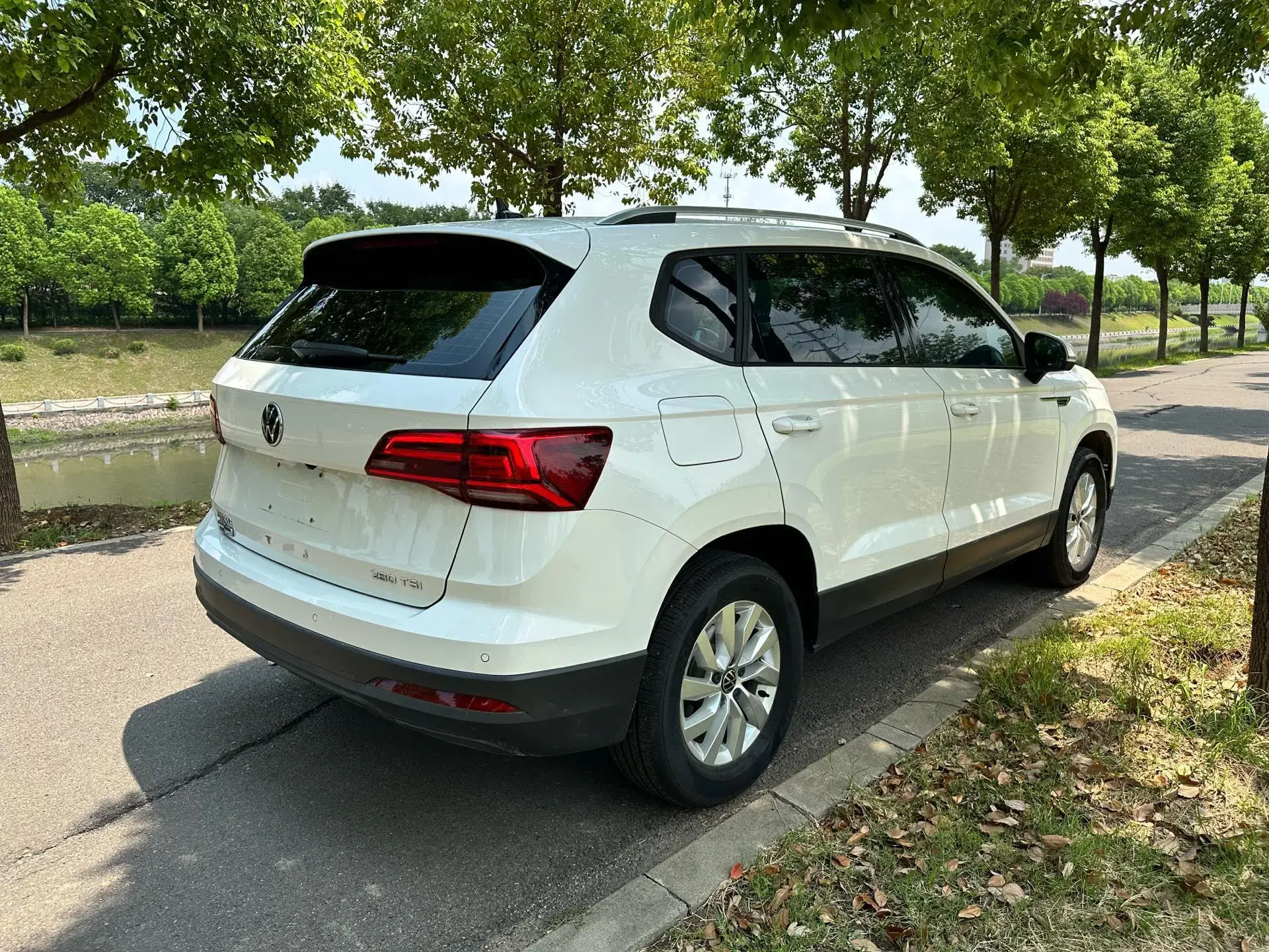 2021 VOLKSWAGEN THARU thumbnail 4