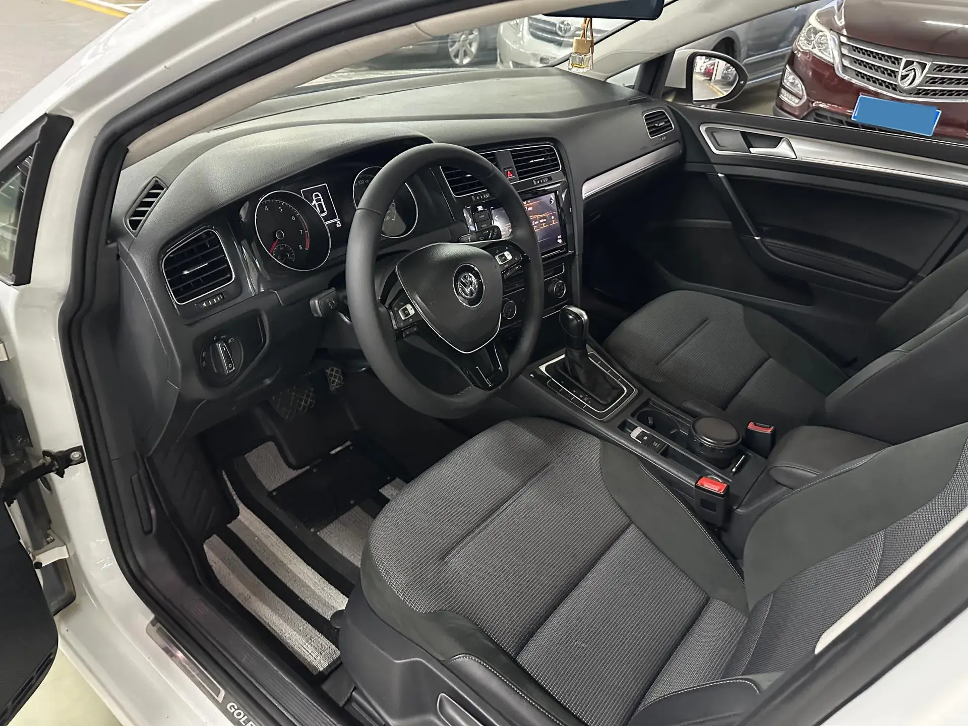 2019 VOLKSWAGEN GOLF thumbnail 2