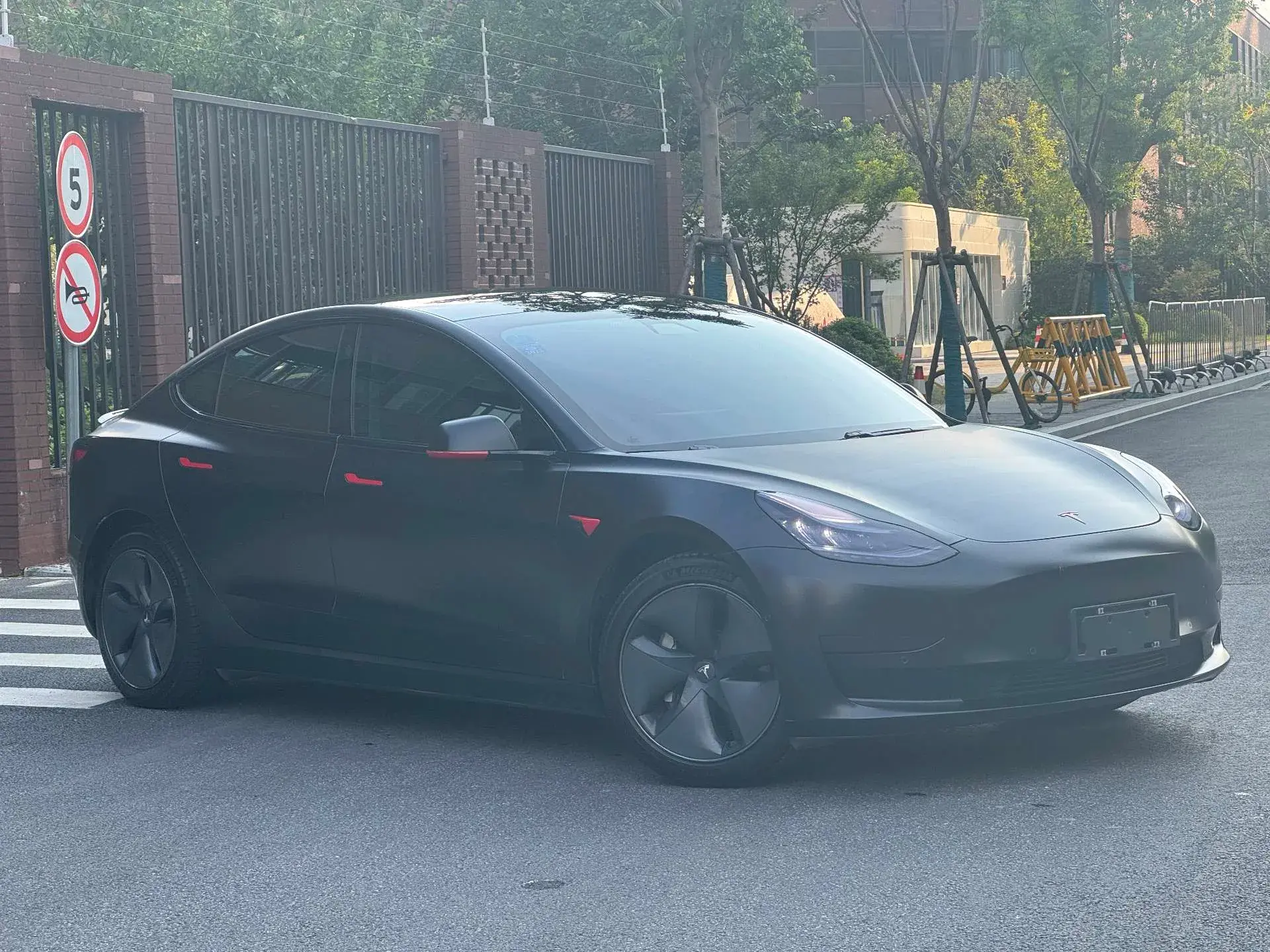 2019 TESLA MODEL thumbnail 3