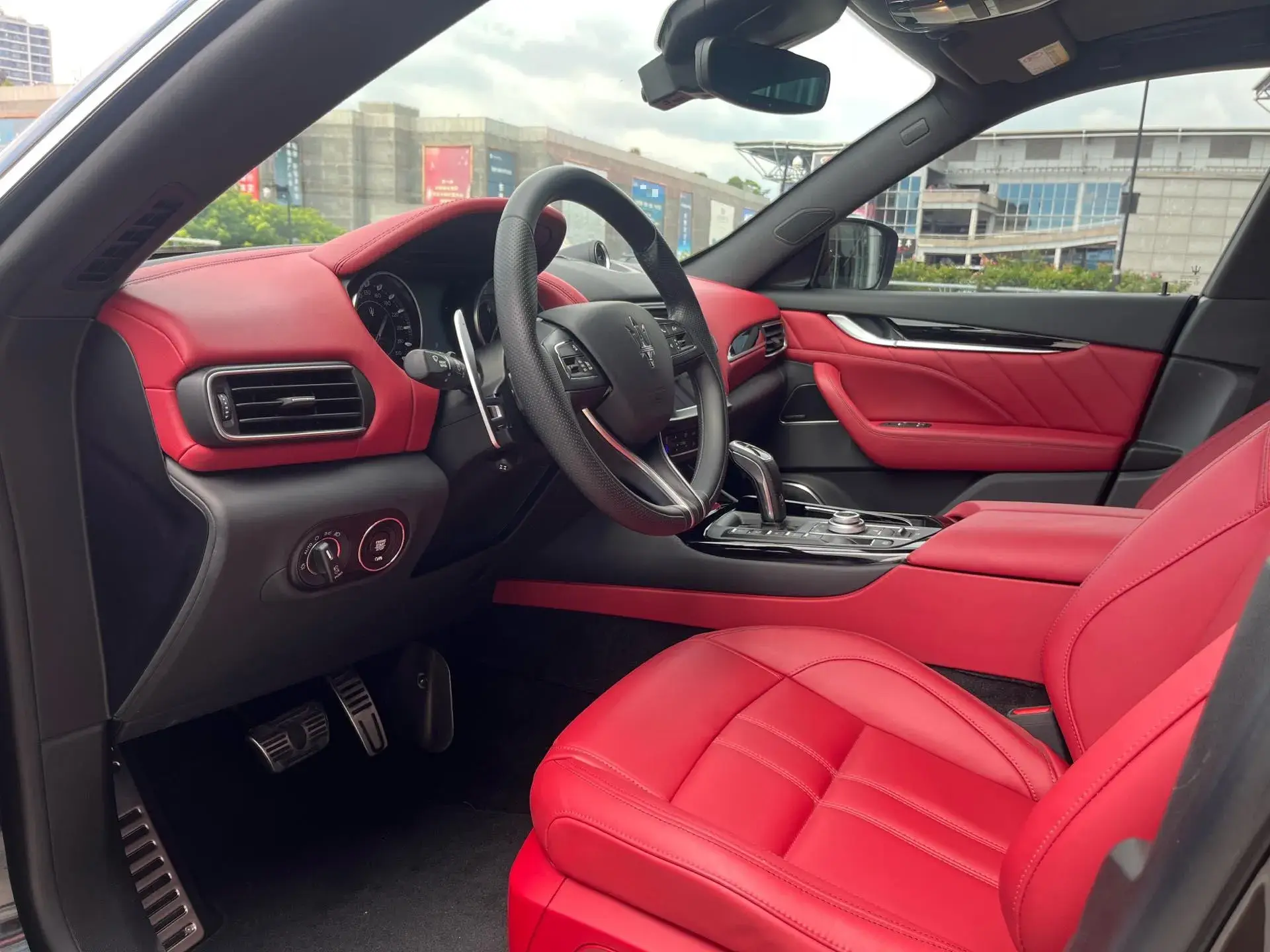 2022 MASERATI LEVANTE thumbnail 3