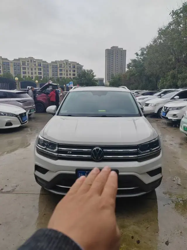 2022 VOLKSWAGEN THARU thumbnail 2