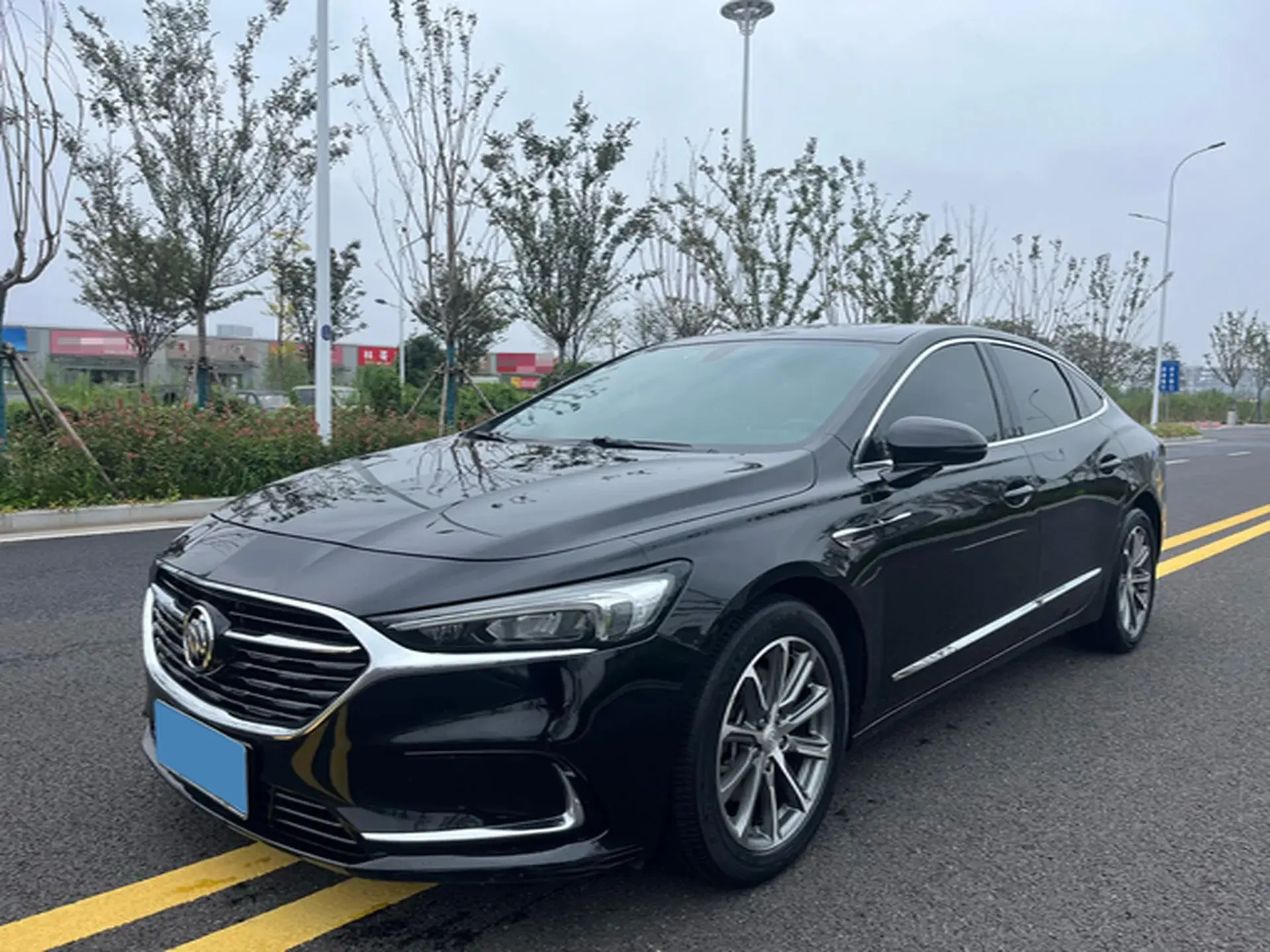 2021 BUICK LARCOSSE view 1