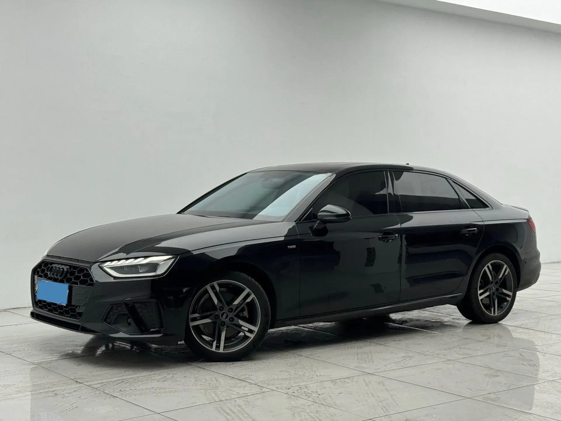 2022 AUDI A4L view 1