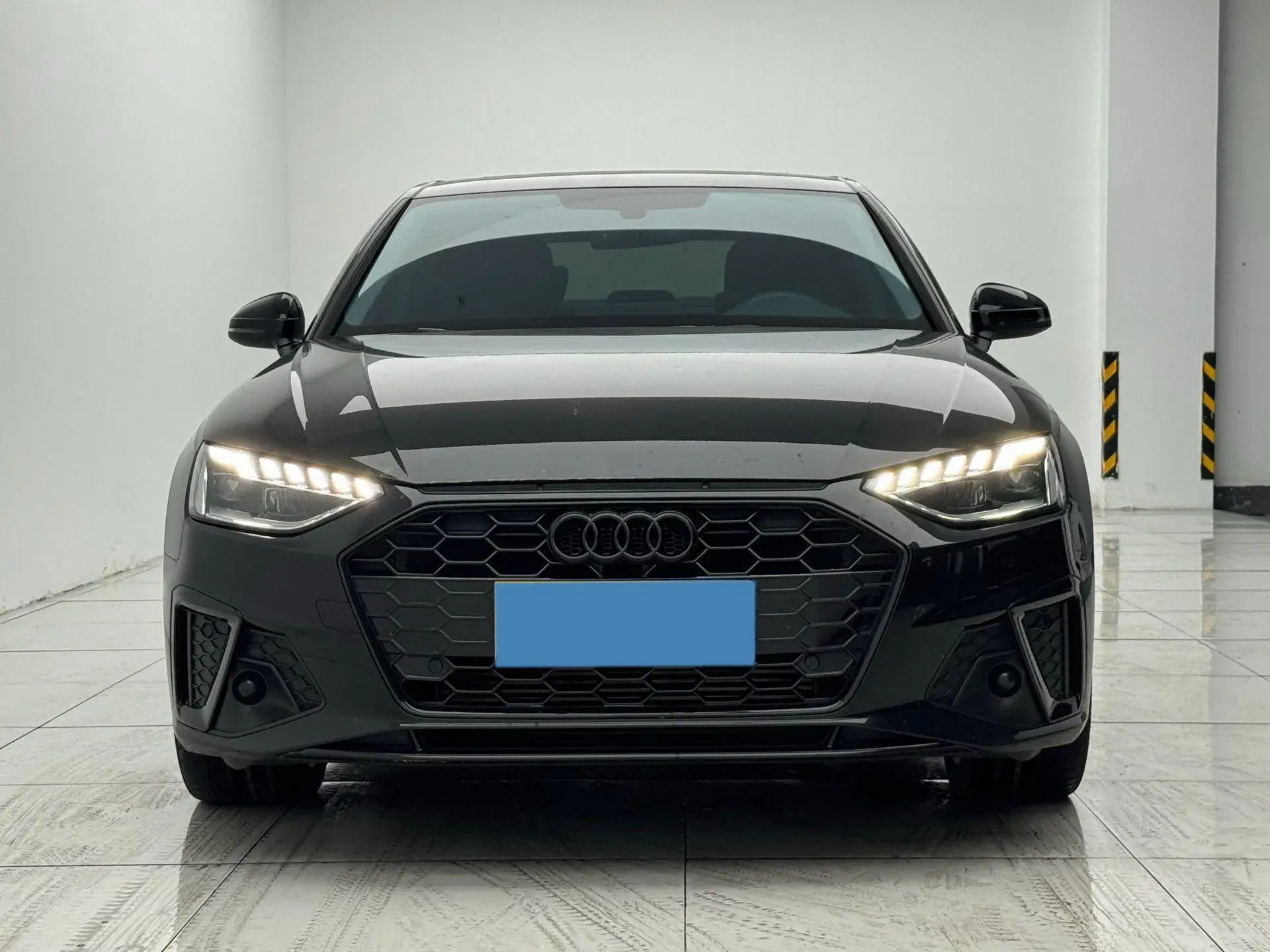 2022 AUDI A4L thumbnail 2