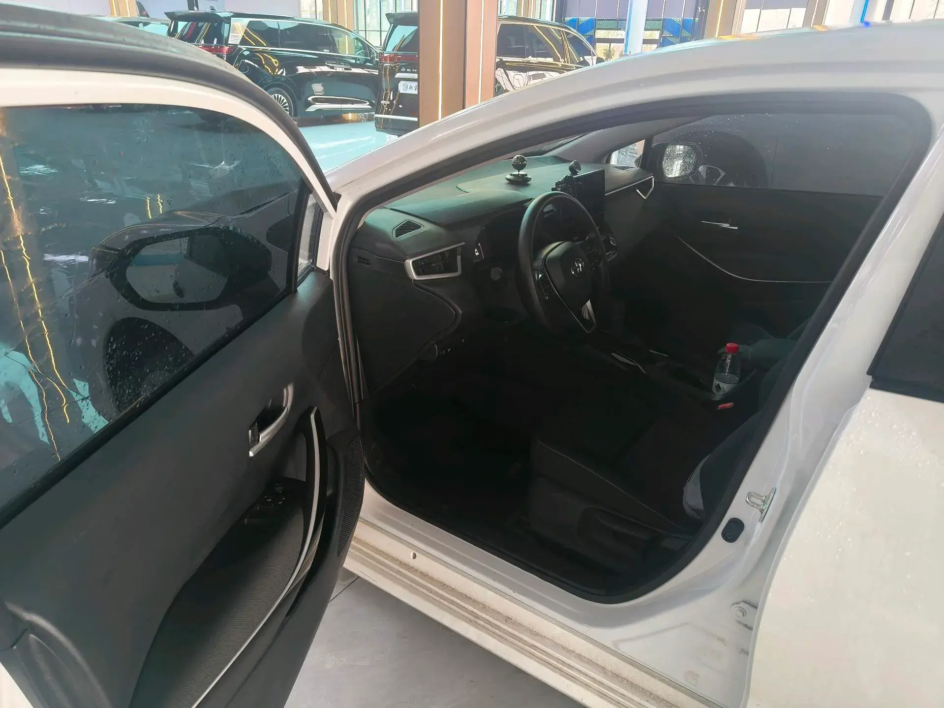 2023 TOYOTA COROLLA thumbnail 4